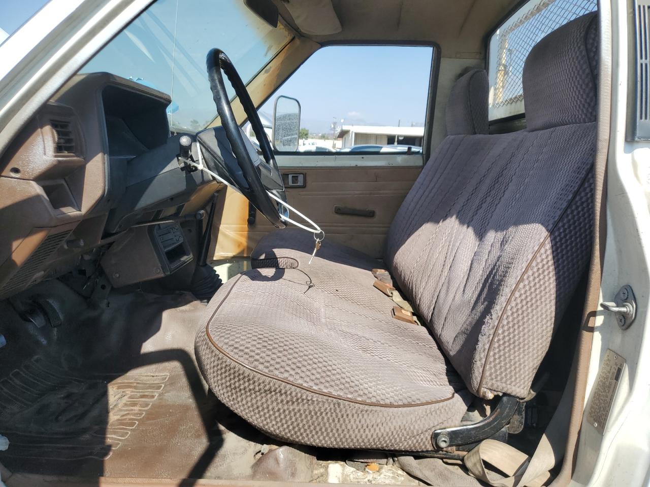1984 Toyota Pickup Commercial / Camper Rn55 White vin: JT5RN55R0E5025208