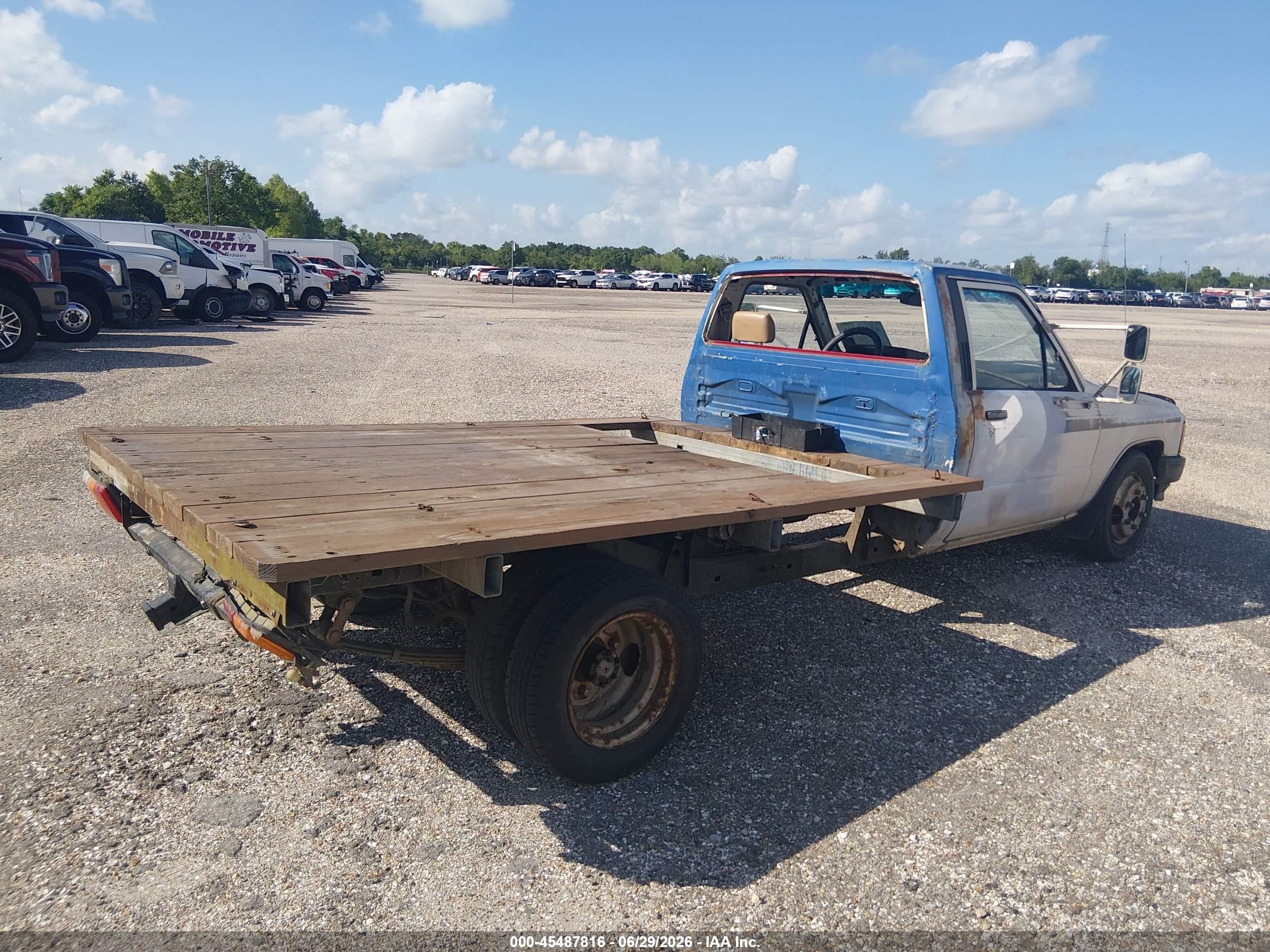 1988 Toyota Pickup Cab Chassis Rn75 Dlx White vin: JT5RN75U2J0022981