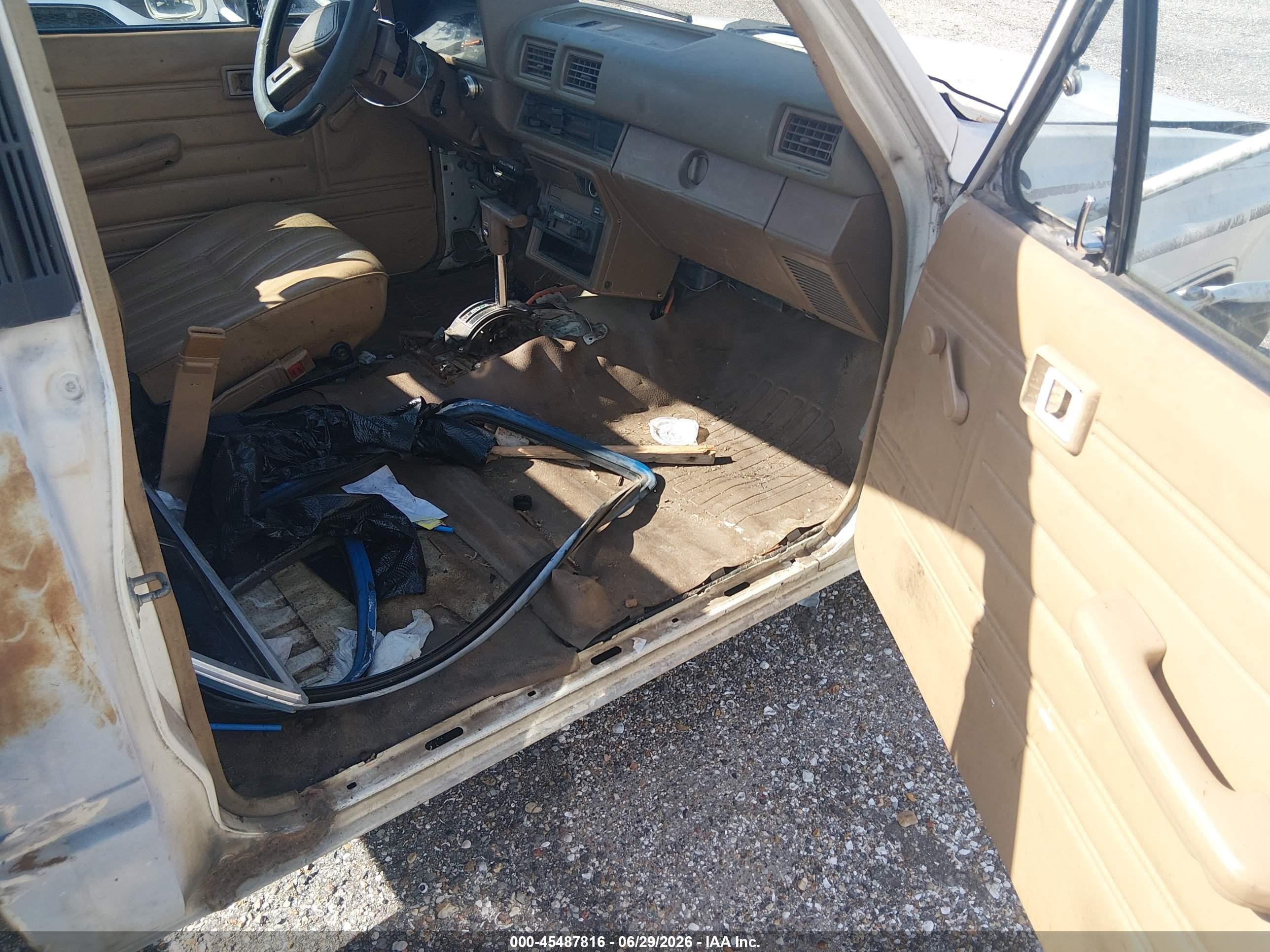 1988 Toyota Pickup Cab Chassis Rn75 Dlx White vin: JT5RN75U2J0022981
