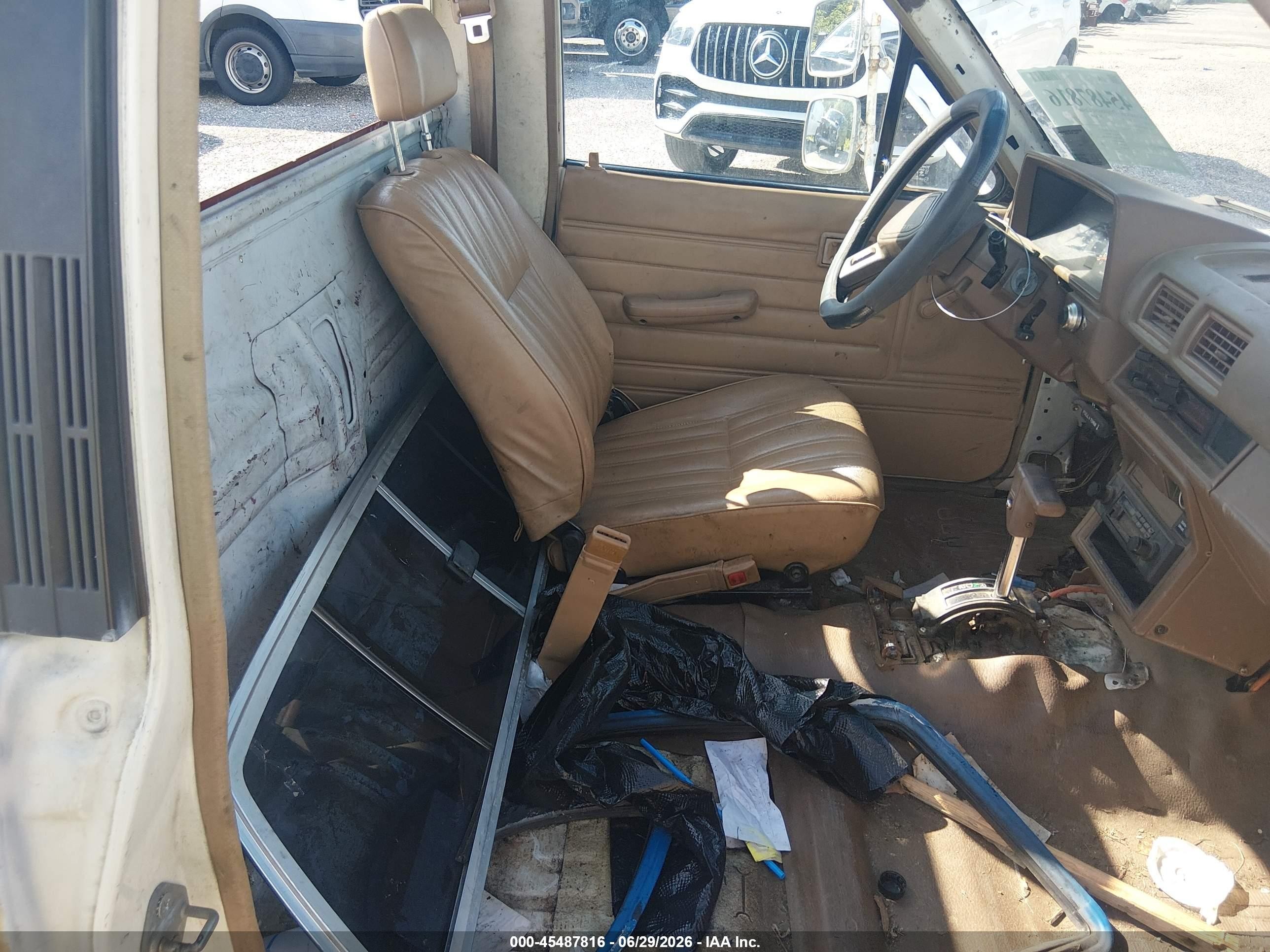 1988 Toyota Pickup Cab Chassis Rn75 Dlx White vin: JT5RN75U2J0022981