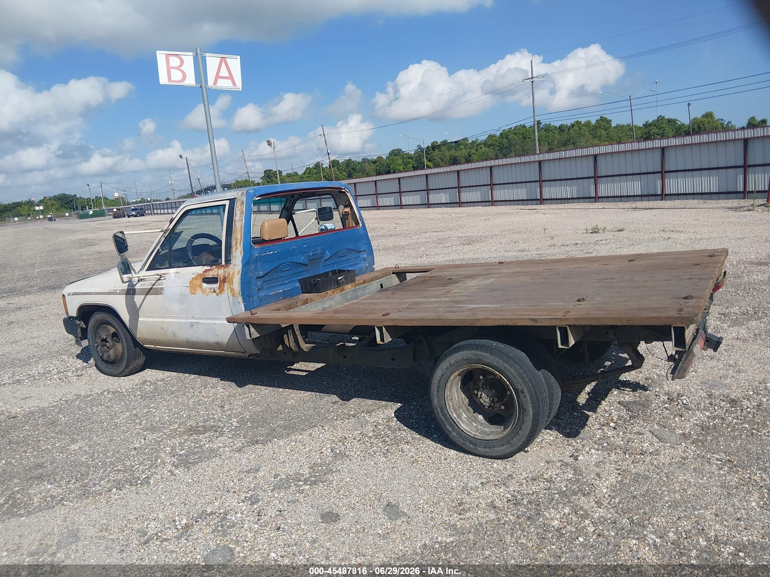 1988 Toyota Pickup Cab Chassis Rn75 Dlx White vin: JT5RN75U2J0022981