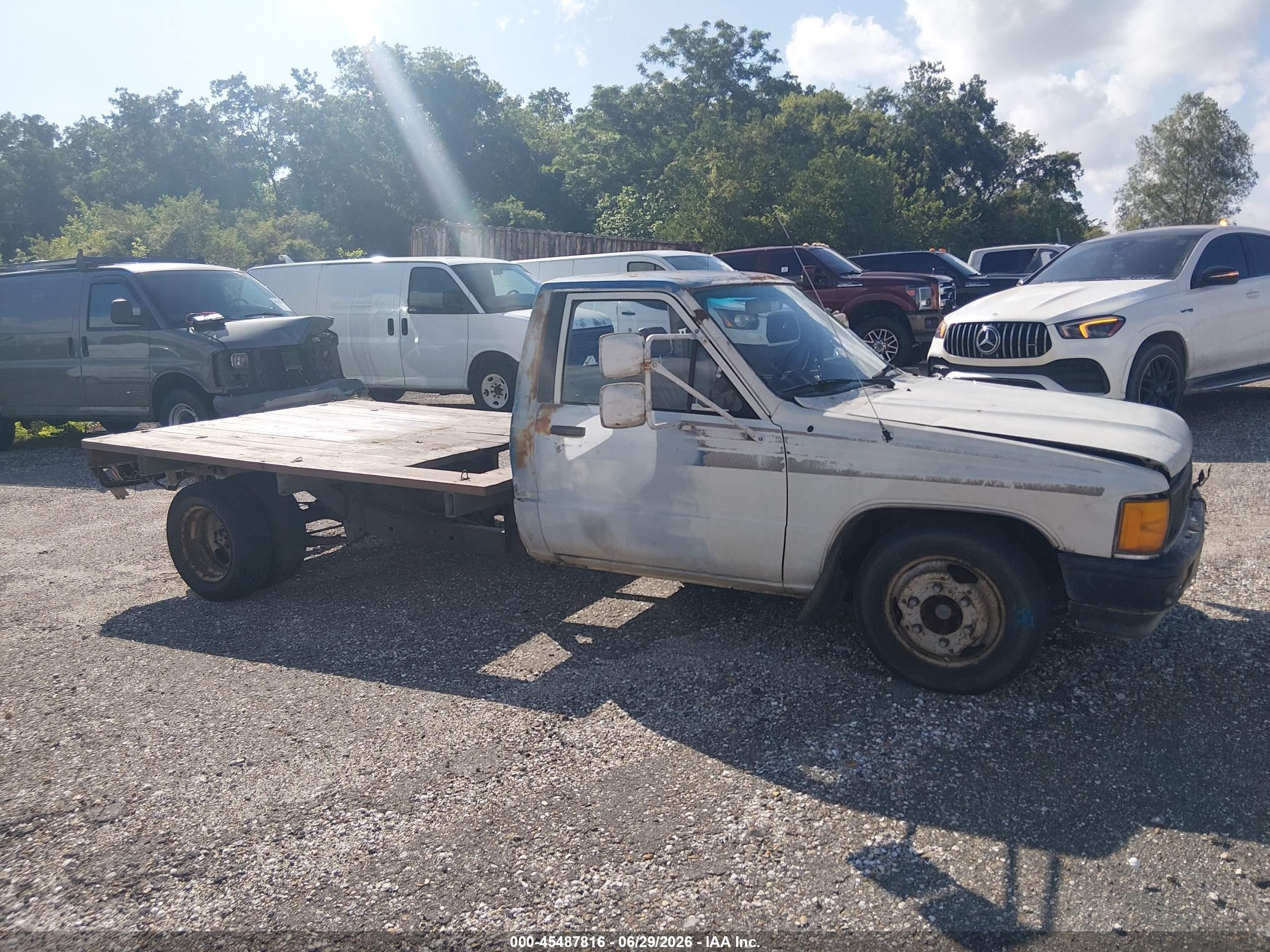 1988 Toyota Pickup Cab Chassis Rn75 Dlx White vin: JT5RN75U2J0022981