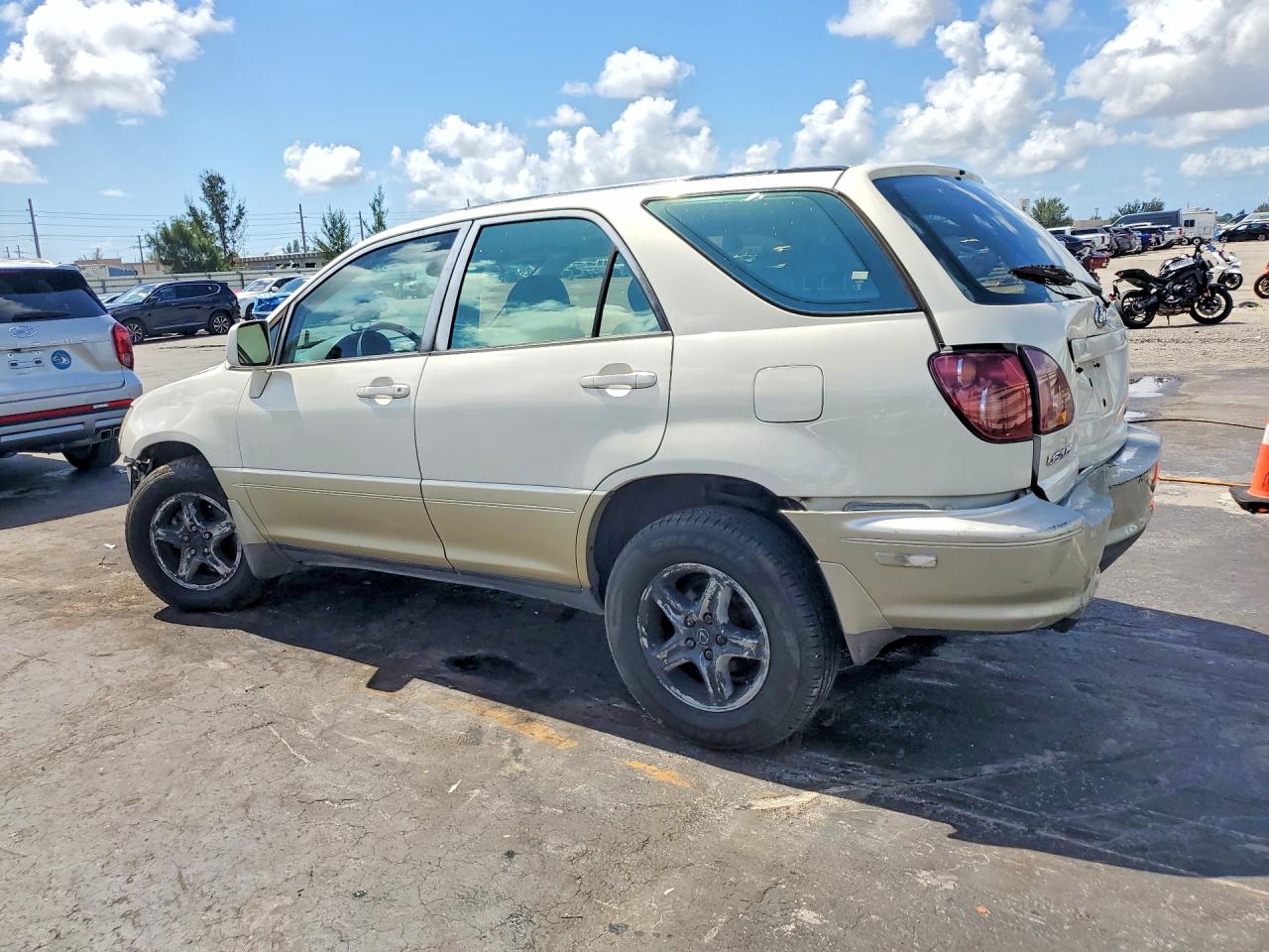 2000 Lexus Rx 300 White vin: JT6GF10U2Y0065831