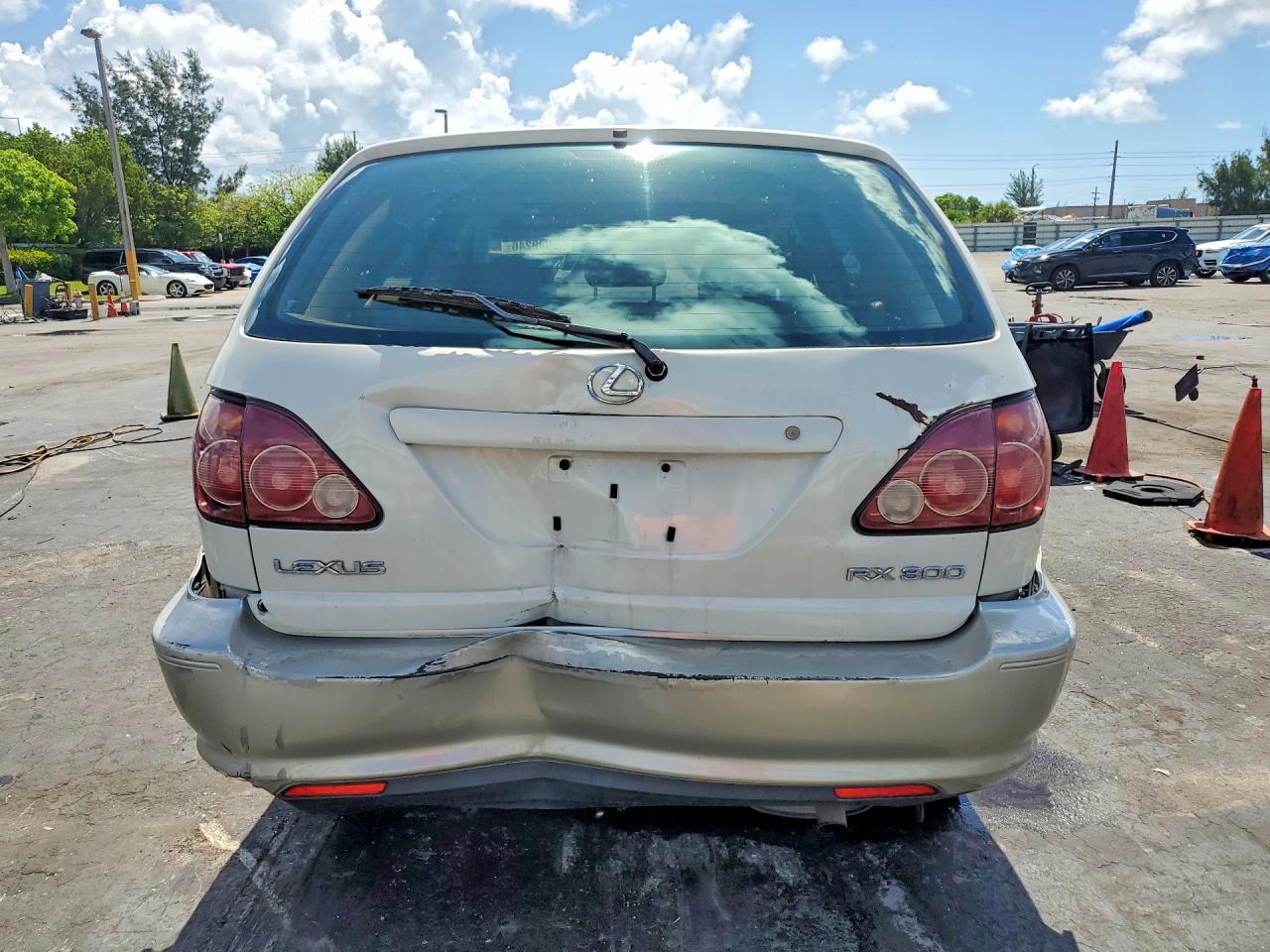 2000 Lexus Rx 300 White vin: JT6GF10U2Y0065831