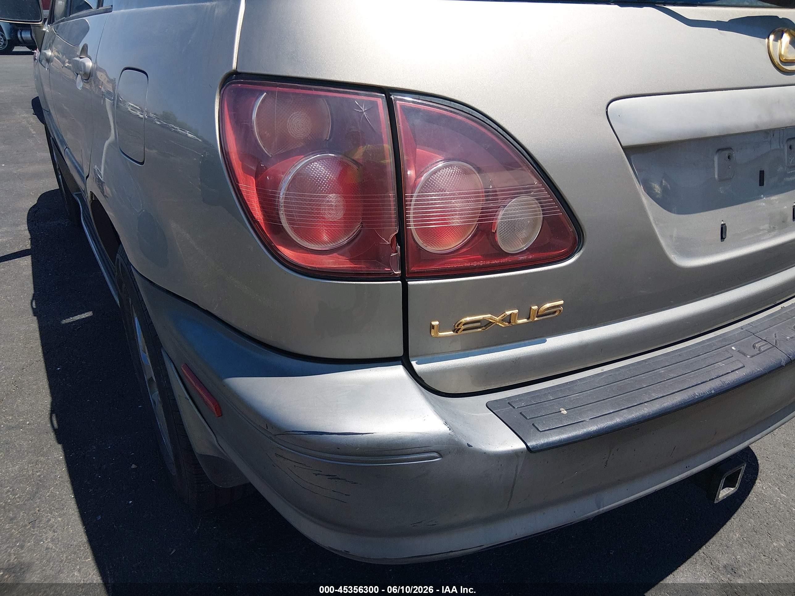 2000 Lexus Rx 300   Gold vin: JT6GF10U5Y0052149