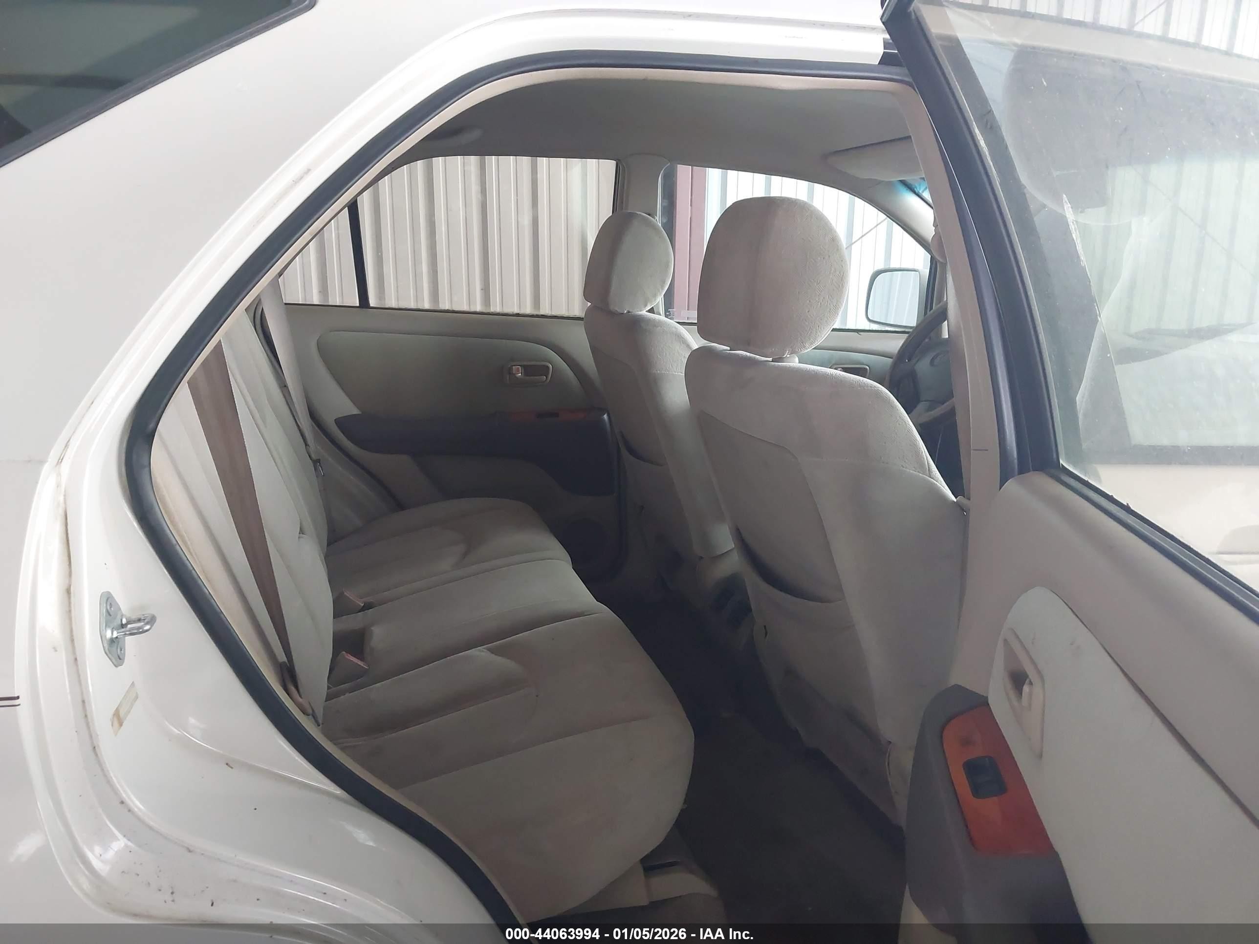 1999 Lexus Rx 300   Cream vin: JT6GF10UXX0038357