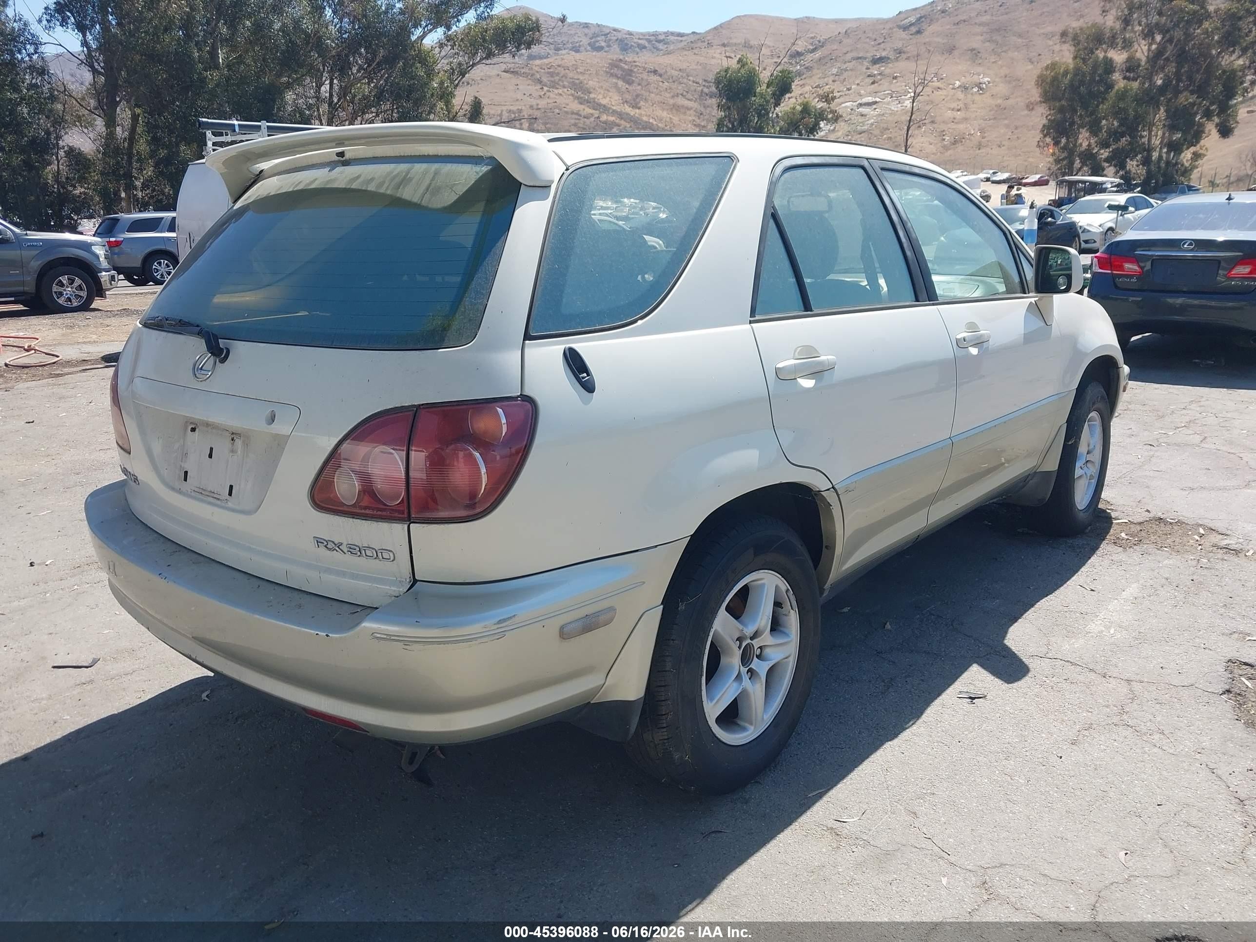 1999 Lexus Rx 300   White vin: JT6HF10U2X0006992