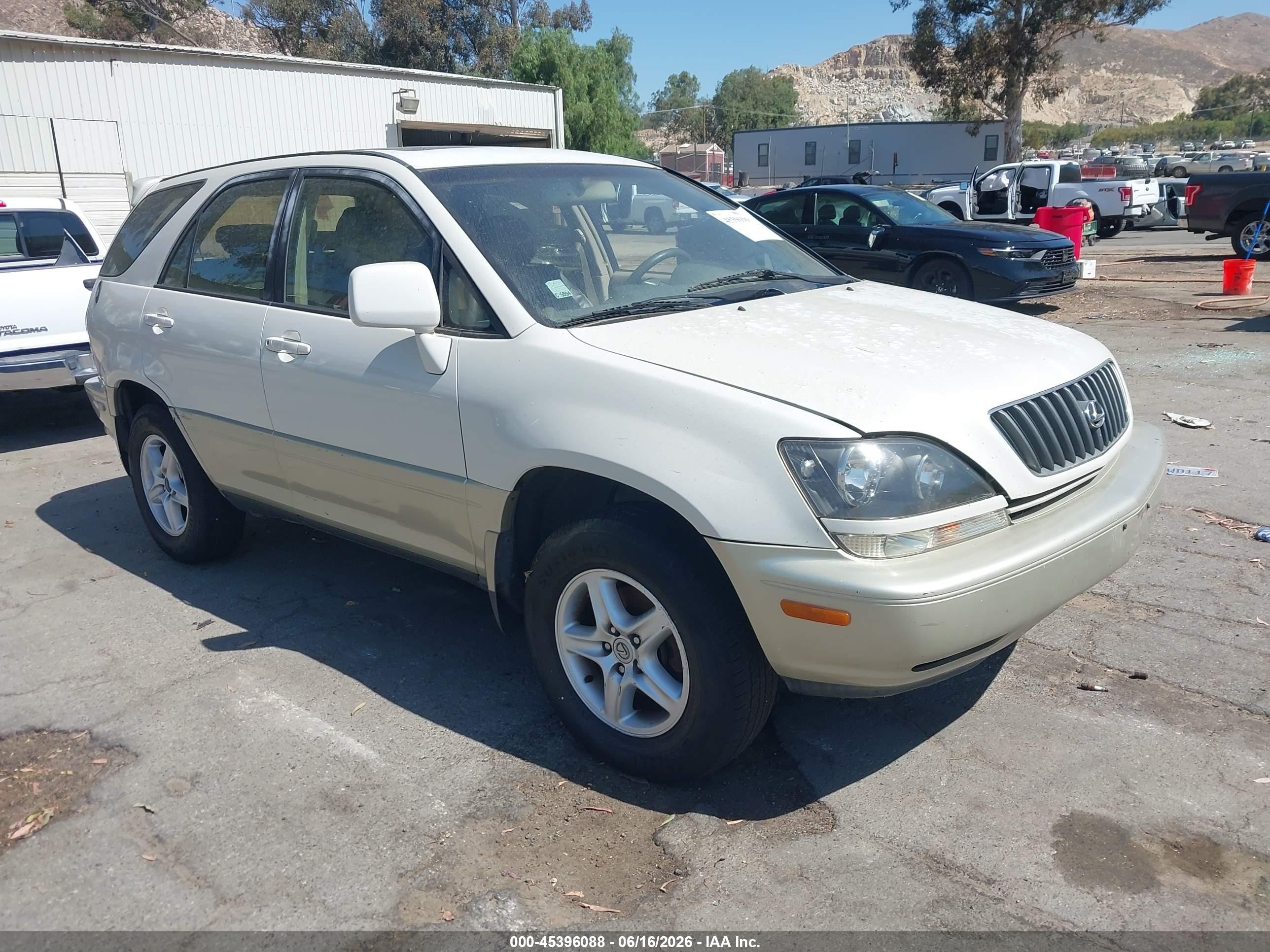 1999 Lexus Rx 300   White vin: JT6HF10U2X0006992