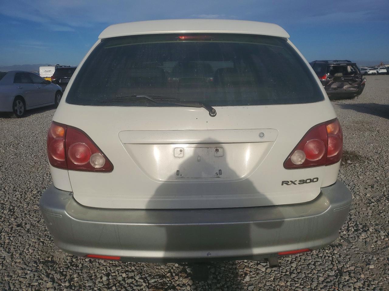 1999 Lexus Rx 300 Base White vin: JT6HF10U2X0062575