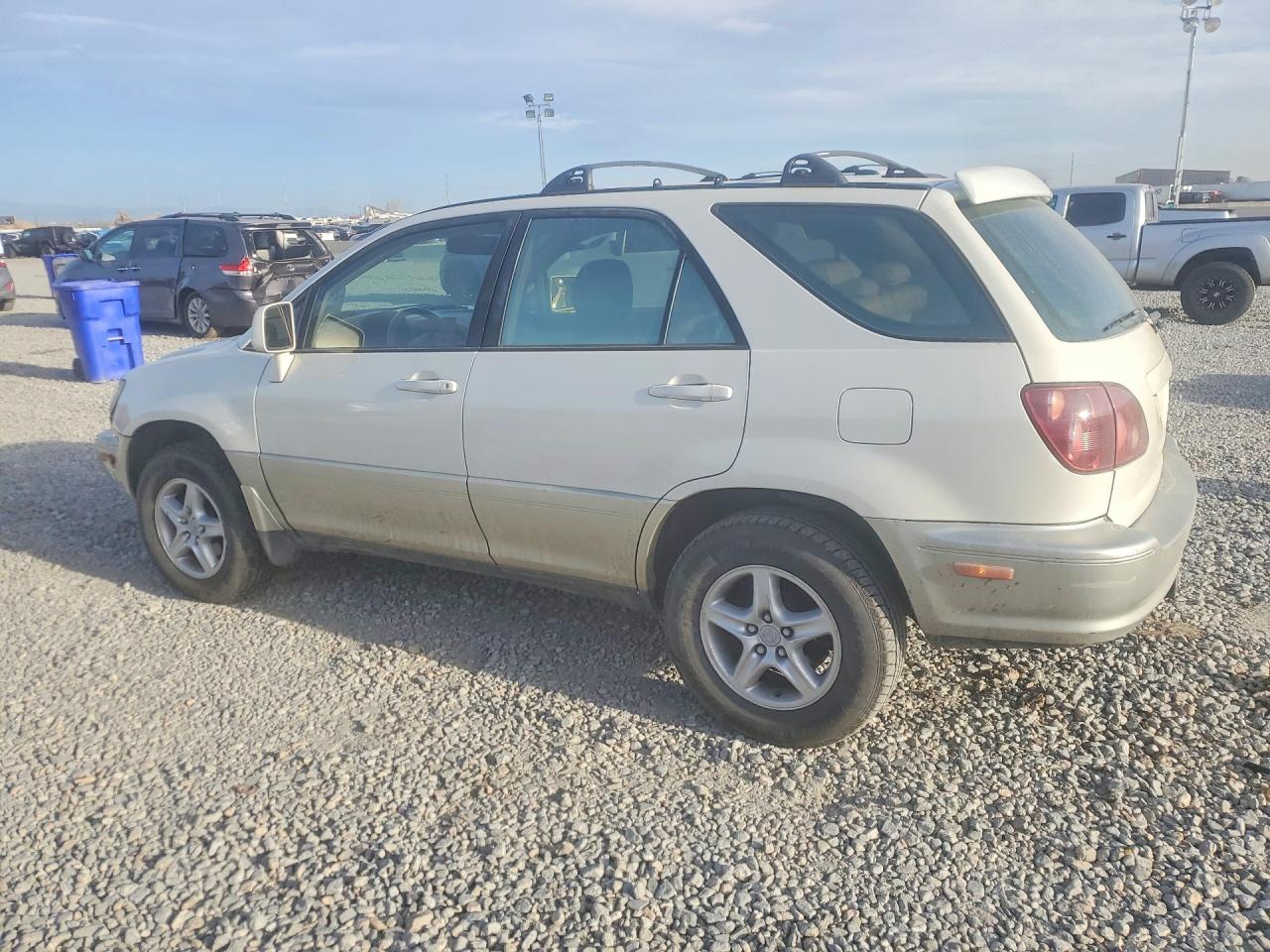 1999 Lexus Rx 300 Base White vin: JT6HF10U2X0062575