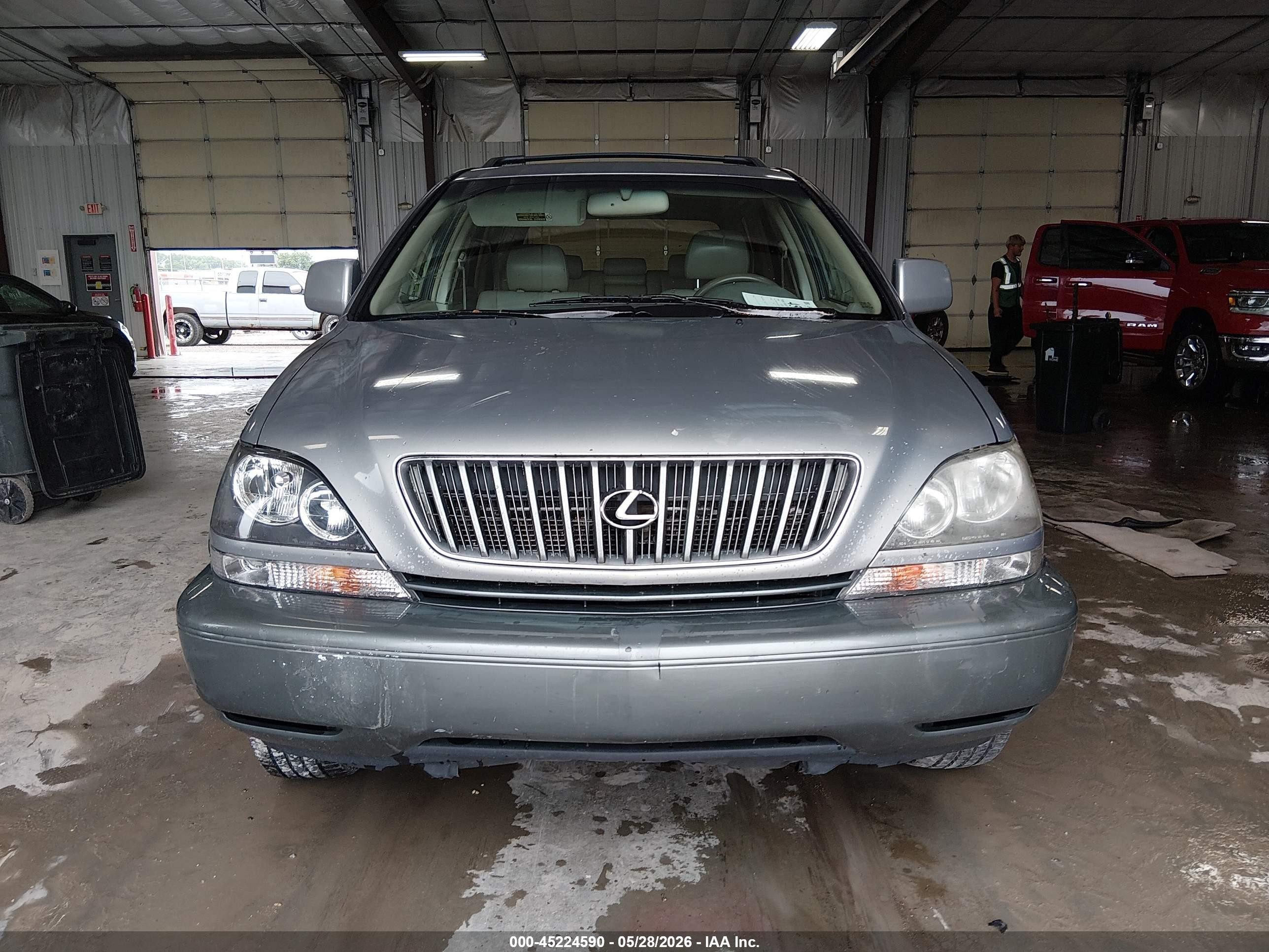 2000 Lexus Rx 300   Gold vin: JT6HF10UXY0123673