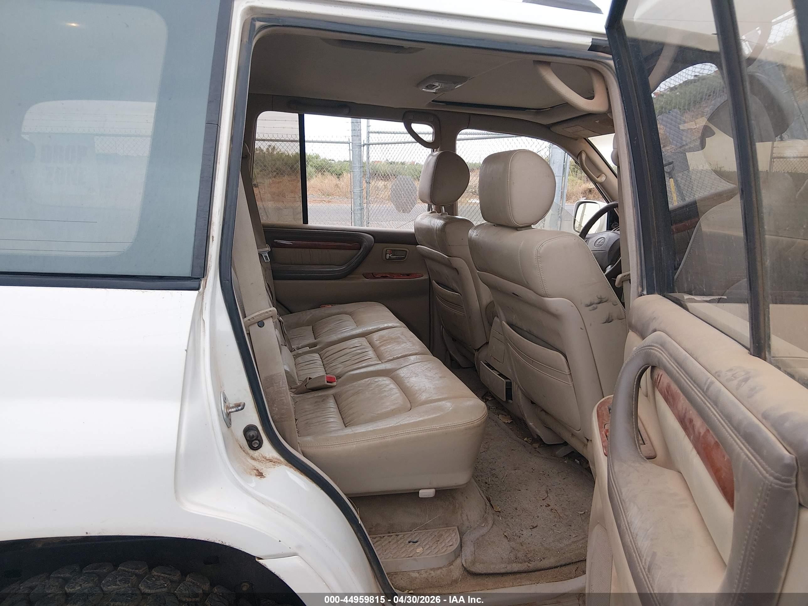 1999 Lexus Lx 470   White vin: JT6HT00W0X0074468