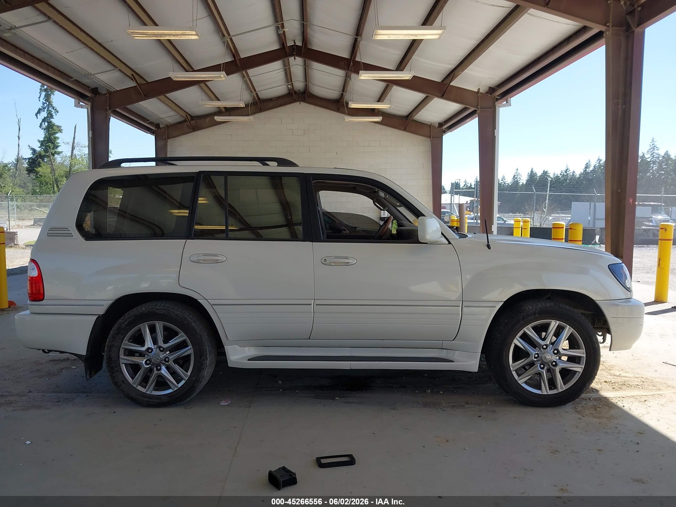 2000 Lexus Lx 470   White vin: JT6HT00W0Y0085262
