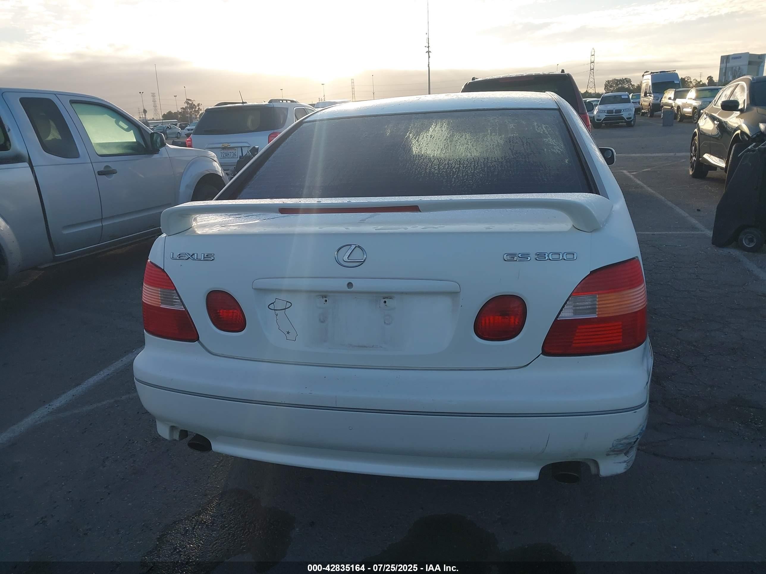 1998 Lexus Gs 300   White vin: JT8BD68SXW0031849