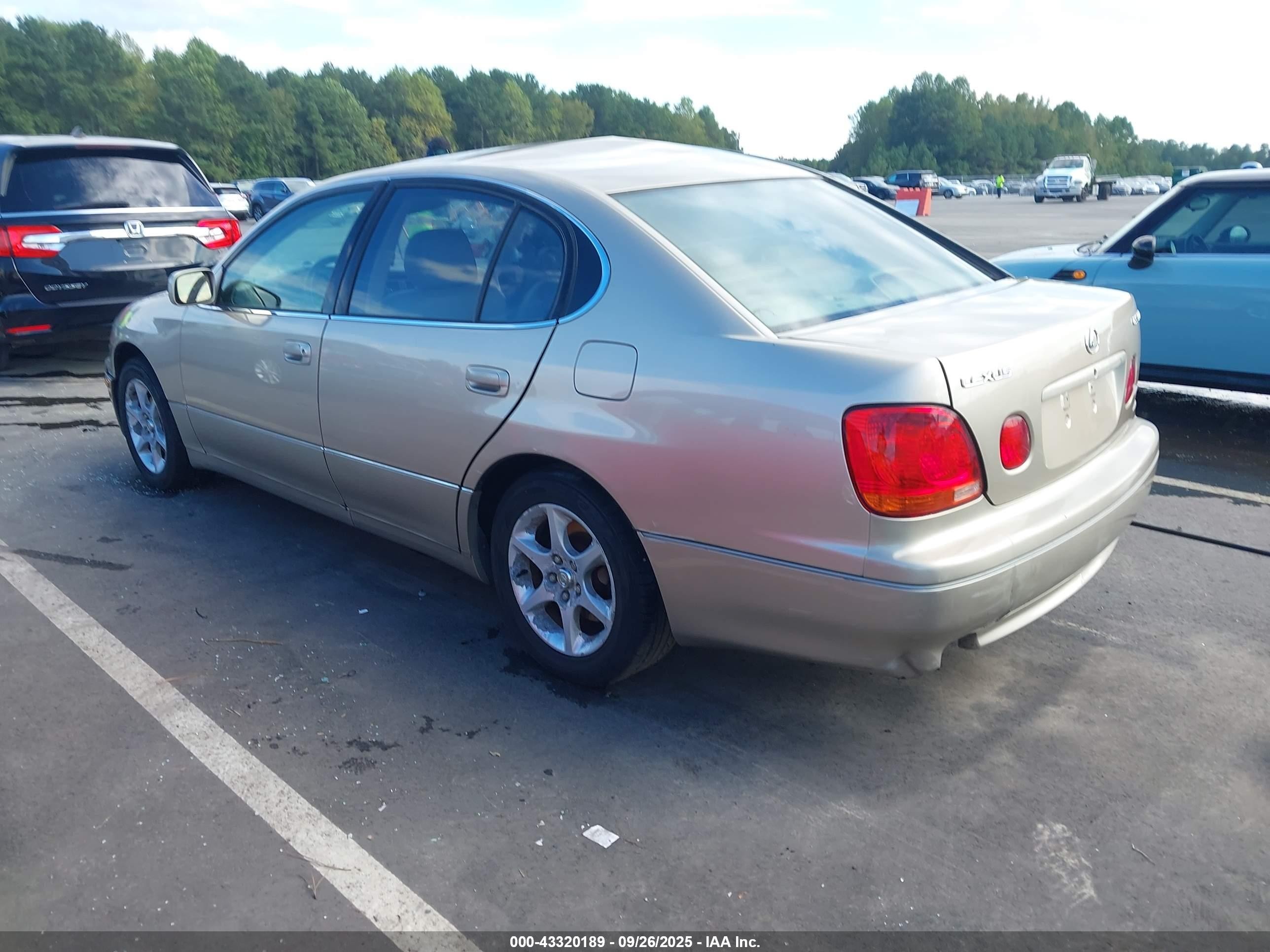 2002 Lexus Gs 300   Gold vin: JT8BD69S520161062
