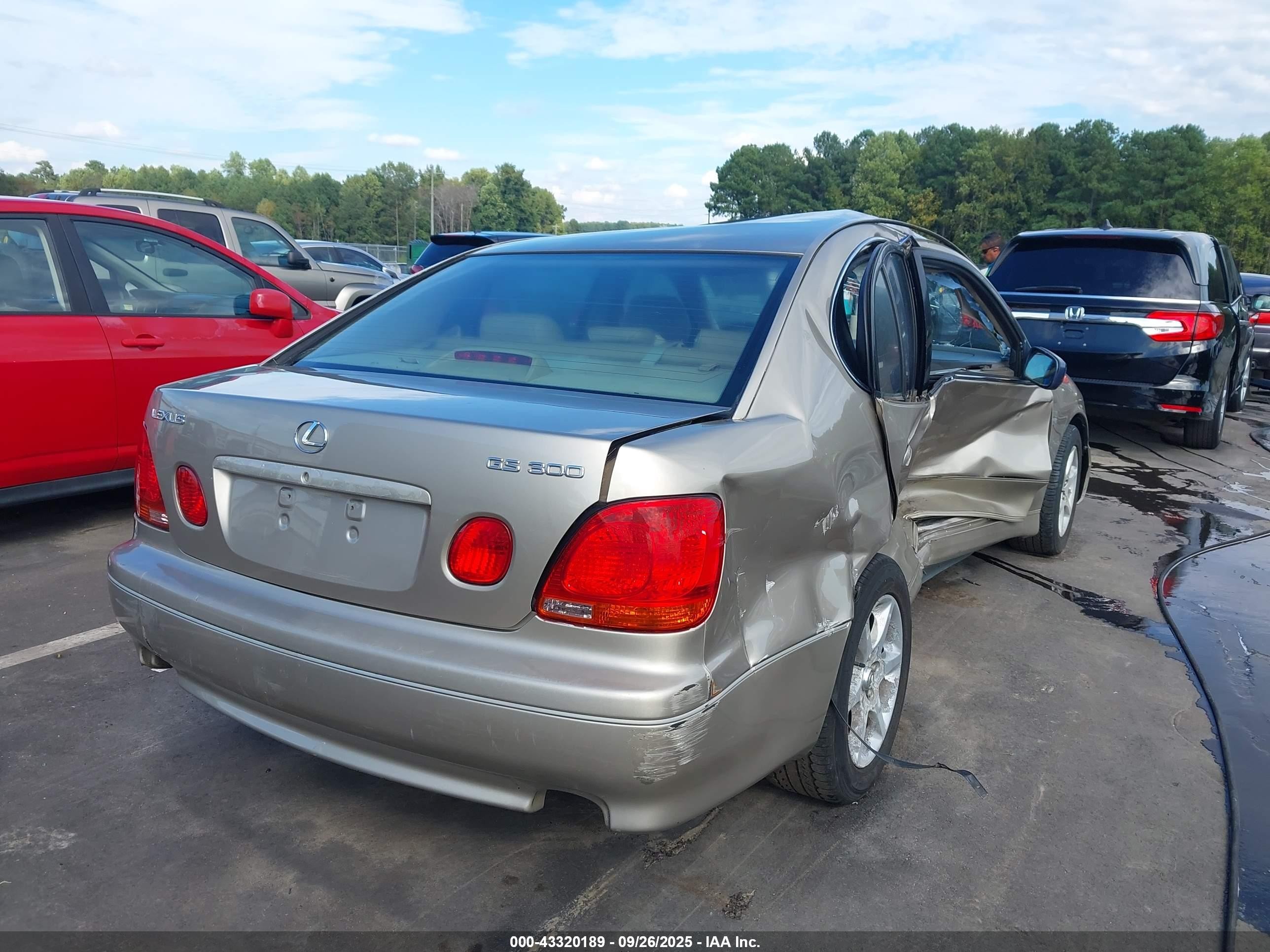 2002 Lexus Gs 300   Gold vin: JT8BD69S520161062