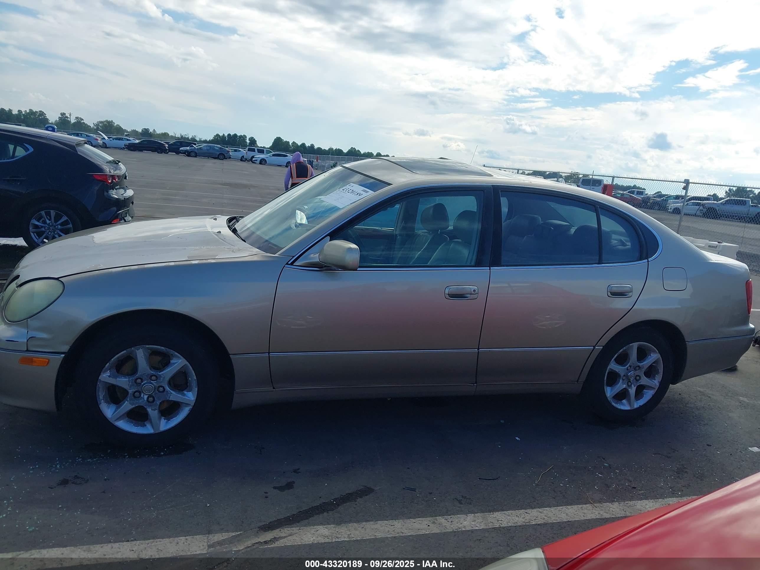 2002 Lexus Gs 300   Gold vin: JT8BD69S520161062