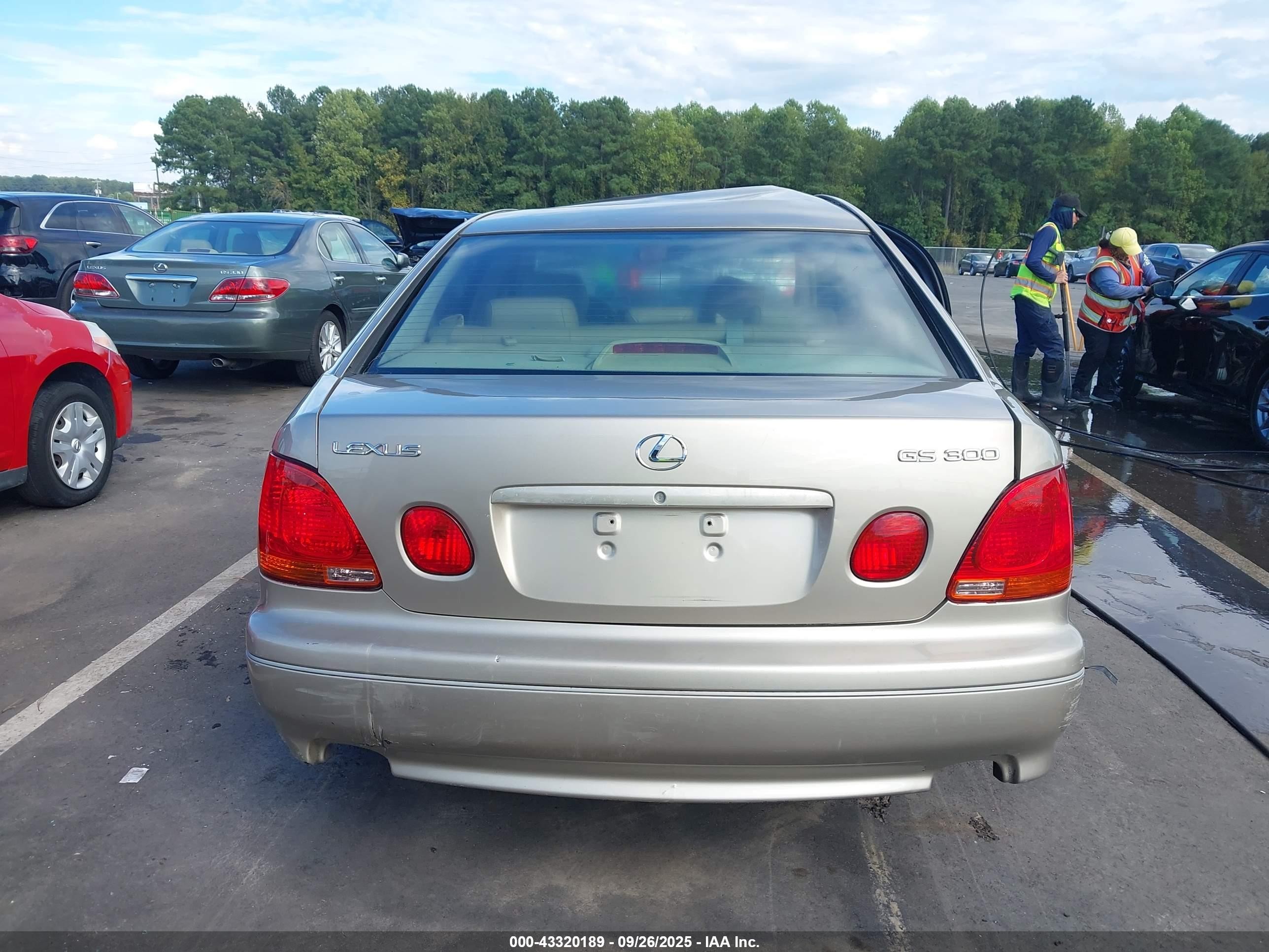 2002 Lexus Gs 300   Gold vin: JT8BD69S520161062