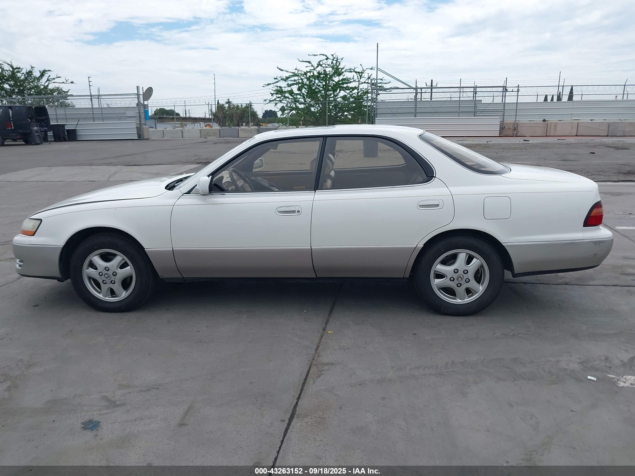 1996 Lexus Es 300 White vin: JT8BF12G1T0161130