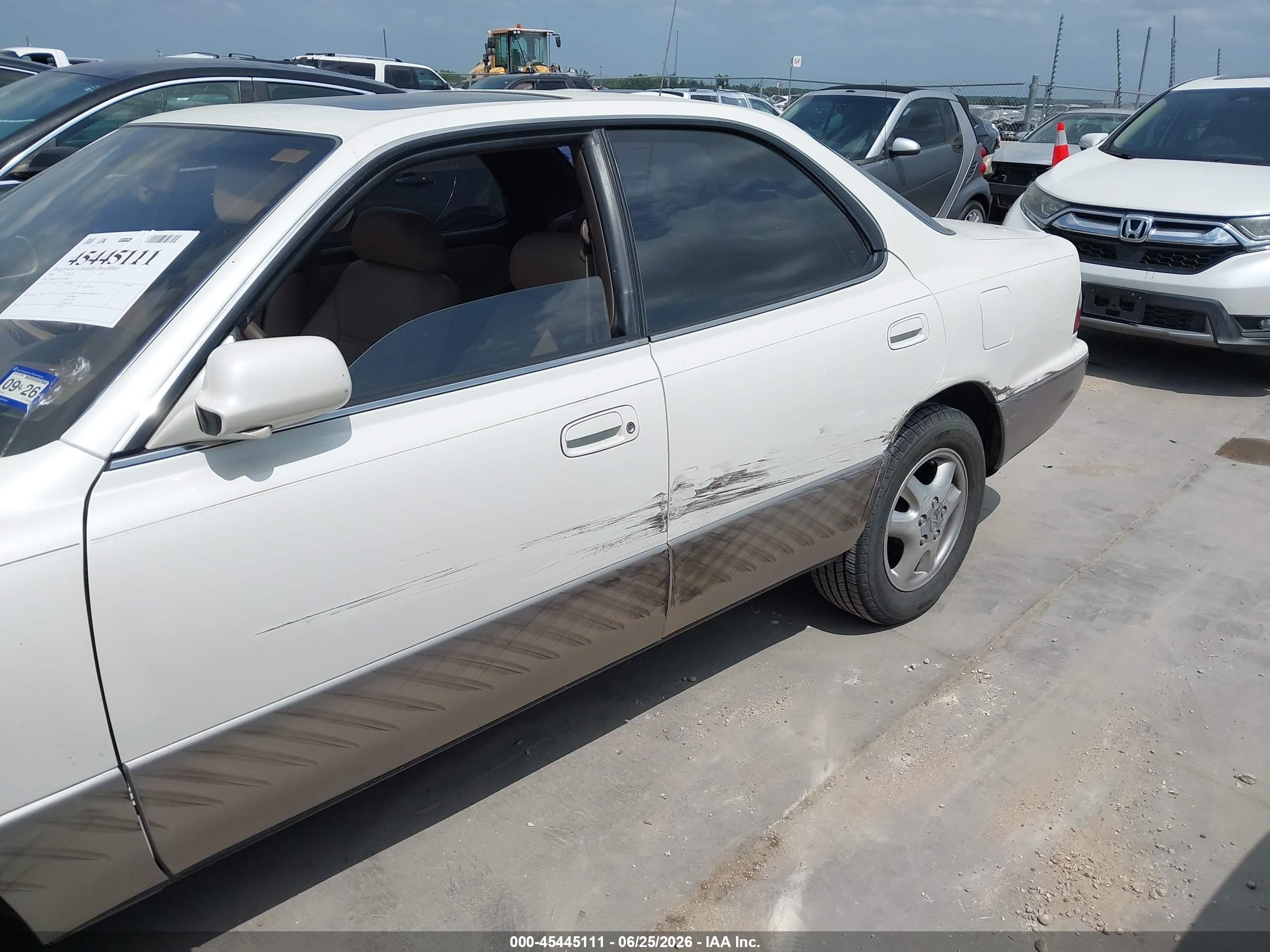 1996 Lexus Es 300 White vin: JT8BF12G8T0129968