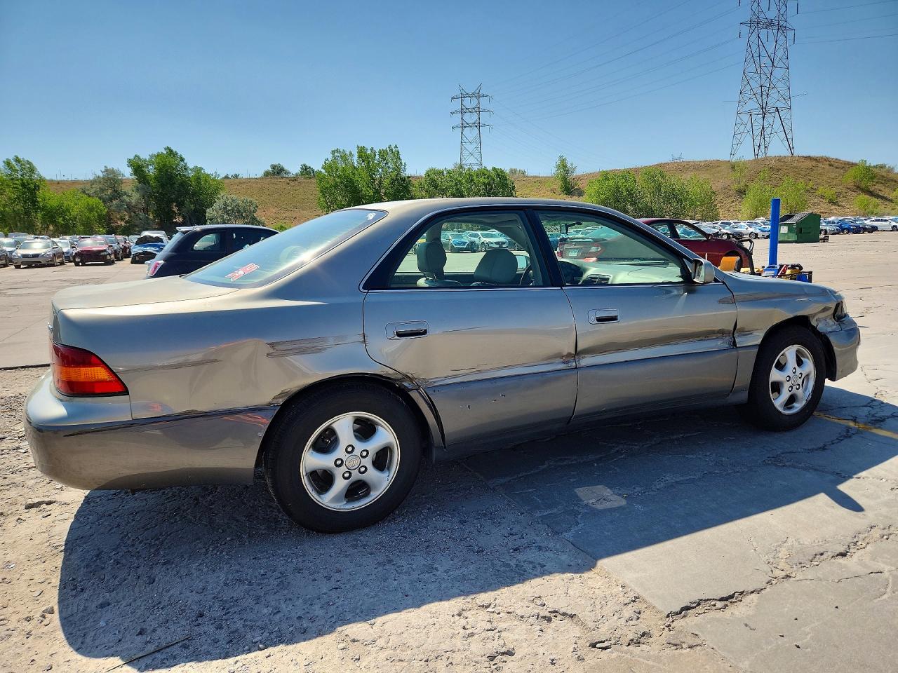 1997 Lexus Es 300 Gold vin: JT8BF22G6V0004444