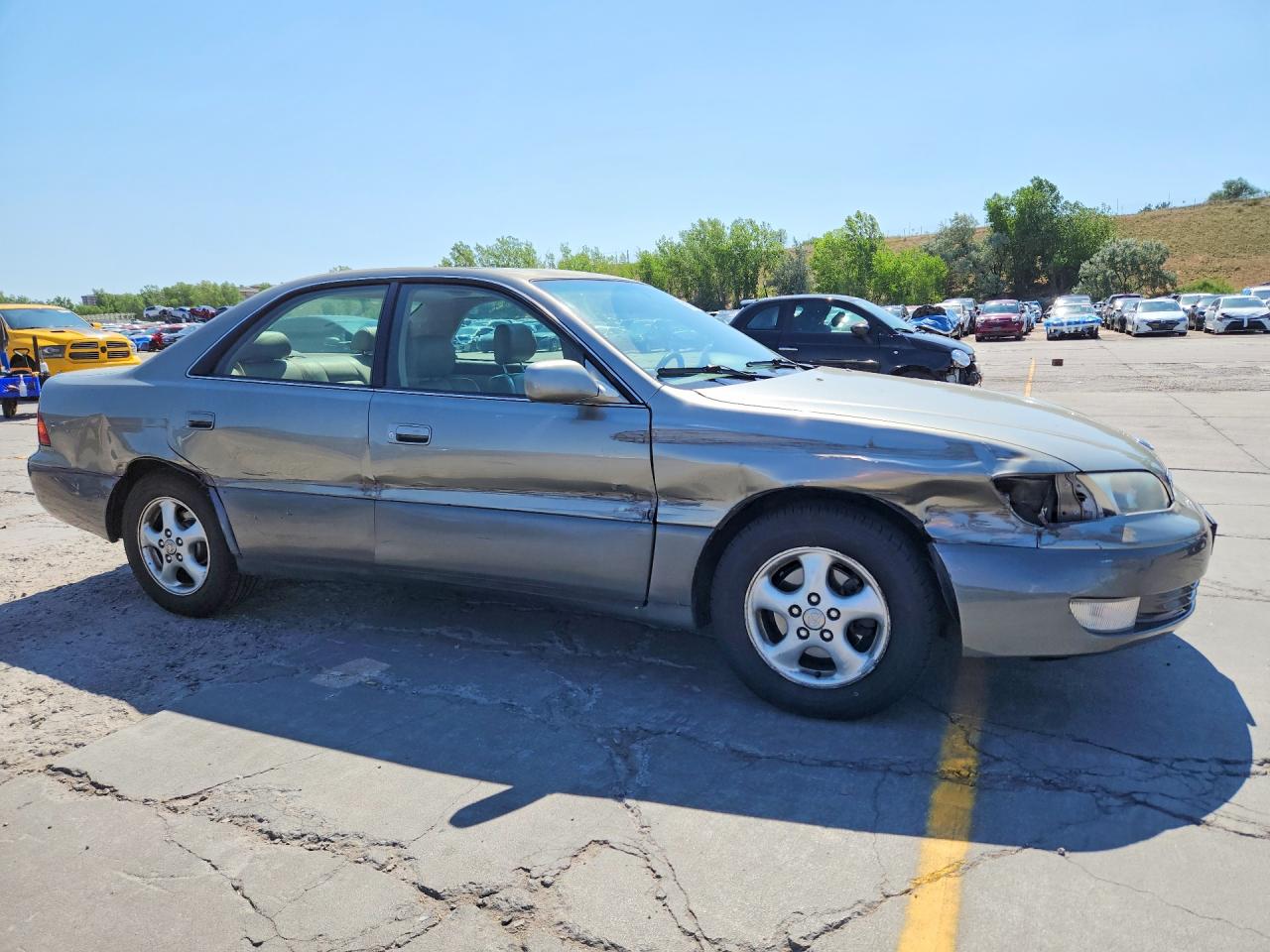 1997 Lexus Es 300 Gold vin: JT8BF22G6V0004444