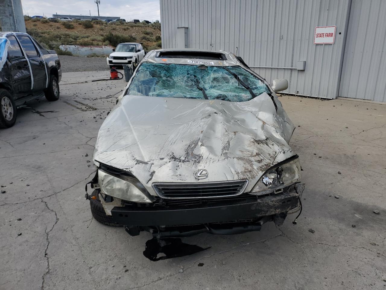 1997 Lexus Es 300 Gold vin: JT8BF22G8V0052690