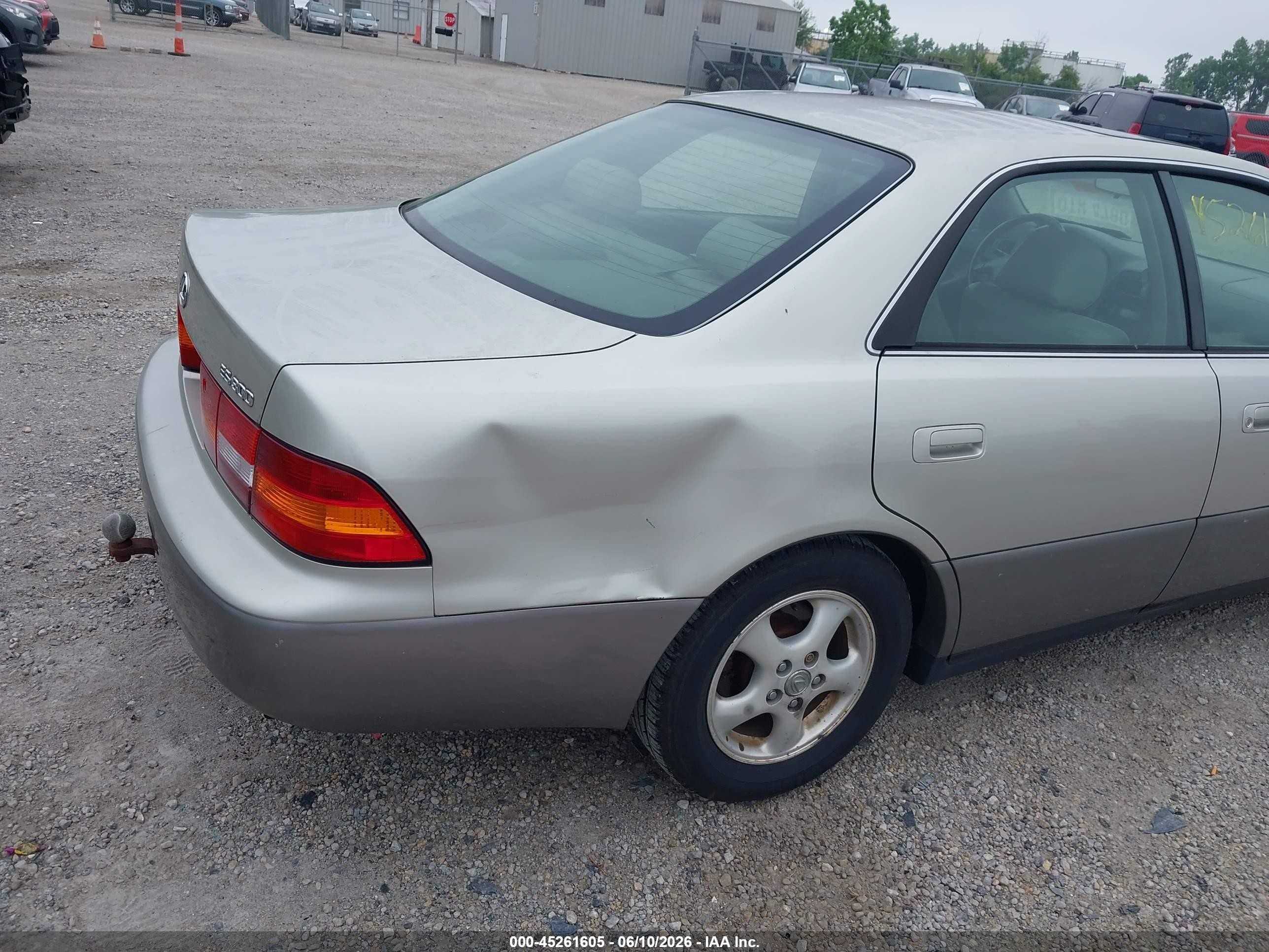 1997 Lexus Es 300   Silver vin: JT8BF22G8V0059977