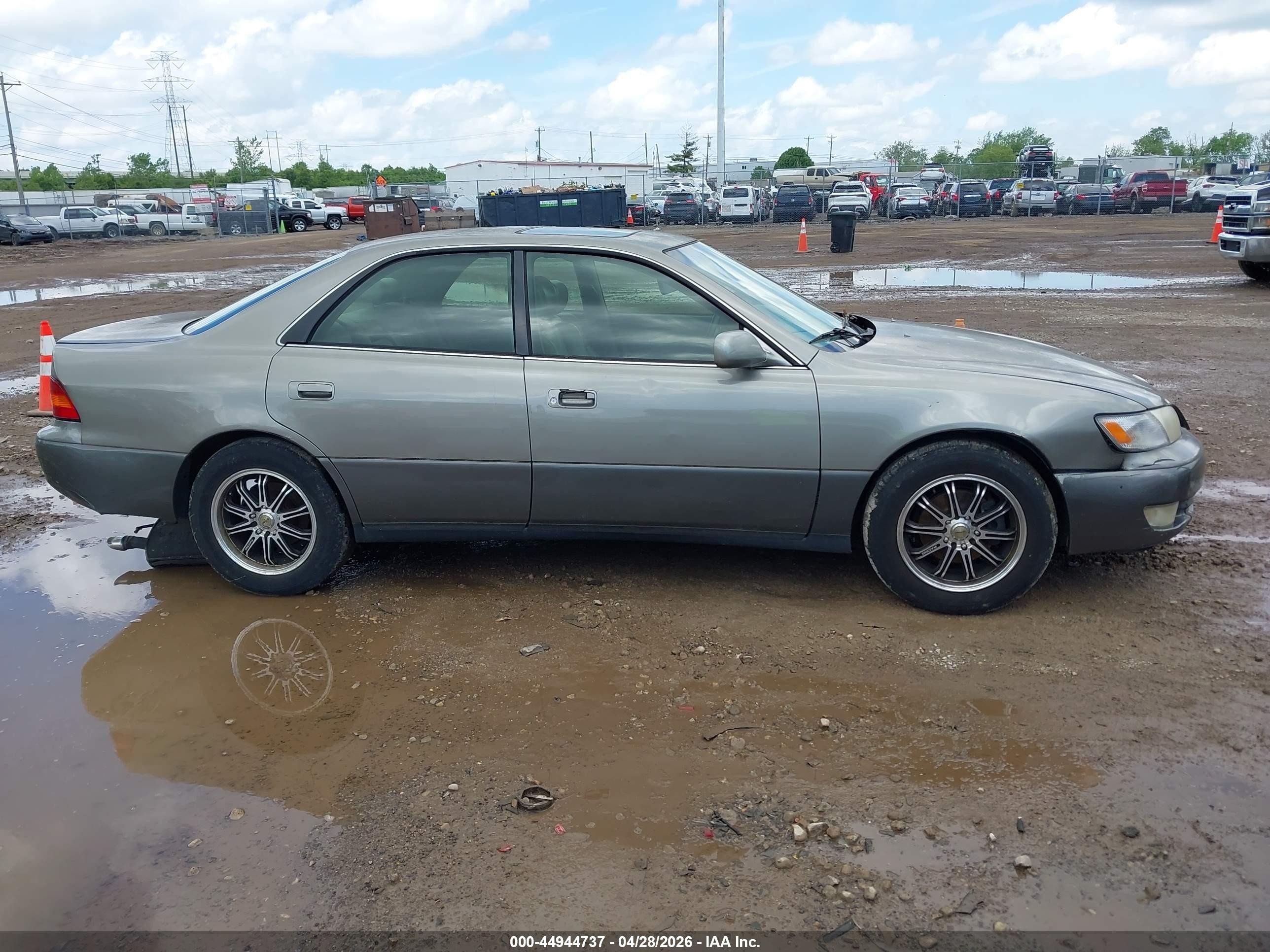 1998 Lexus Es 300   Серый vin: JT8BF22G9V0072303