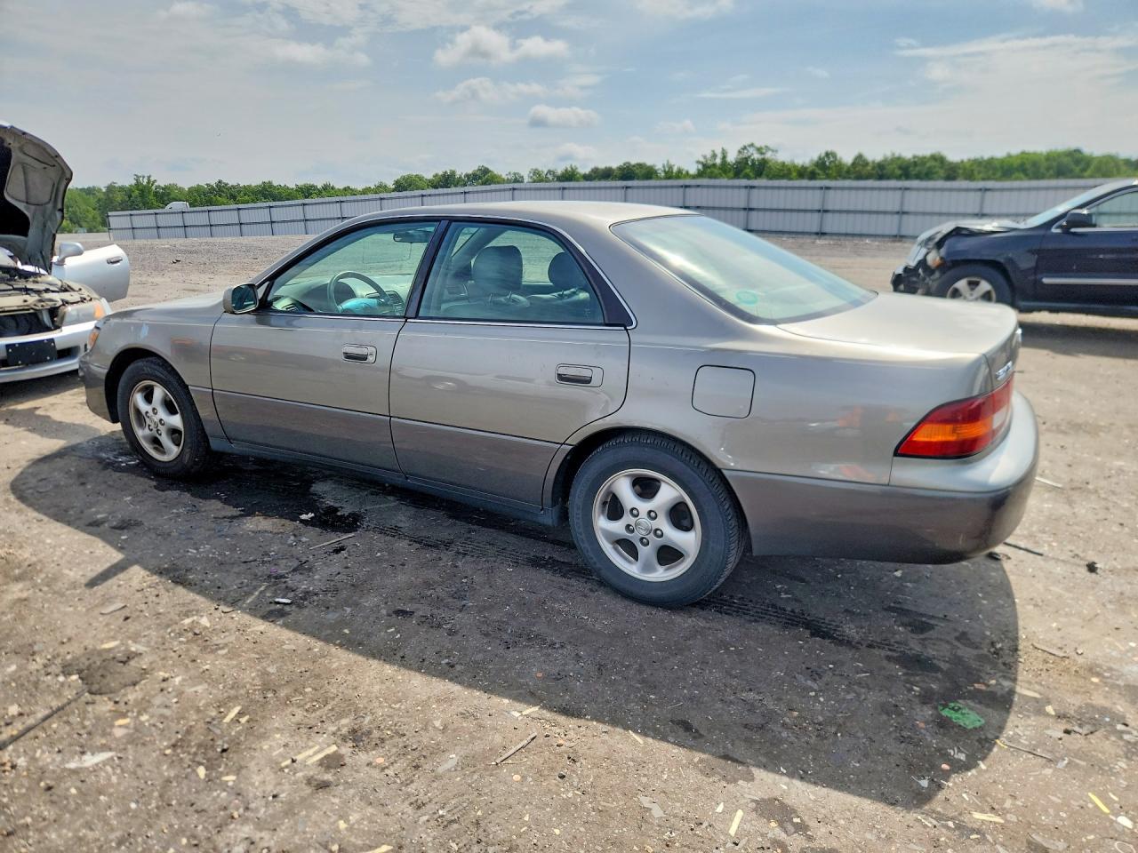 1998 Lexus Es 300 Tan vin: JT8BF28G0W5034356