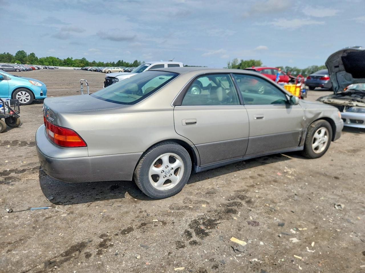 1998 Lexus Es 300 Tan vin: JT8BF28G0W5034356