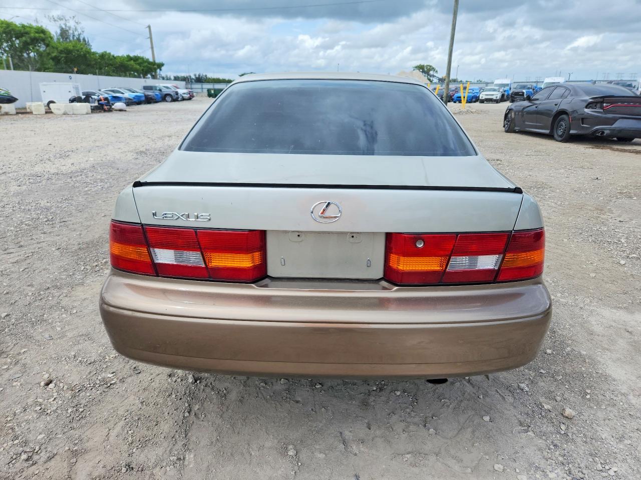 1998 Lexus Es 300 Silver vin: JT8BF28G1W5023897