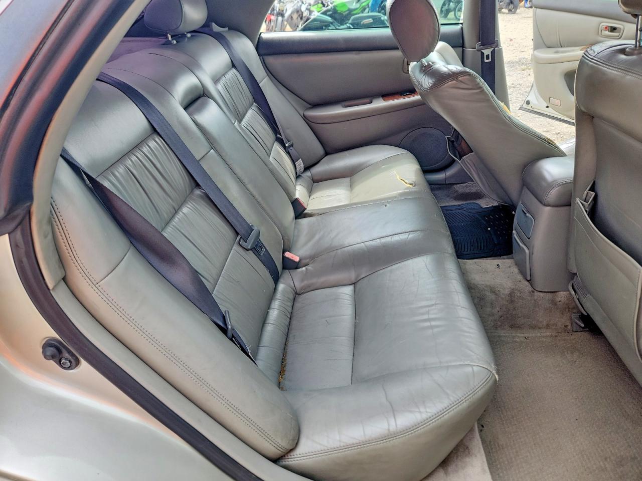 1998 Lexus Es 300 Silver vin: JT8BF28G1W5023897