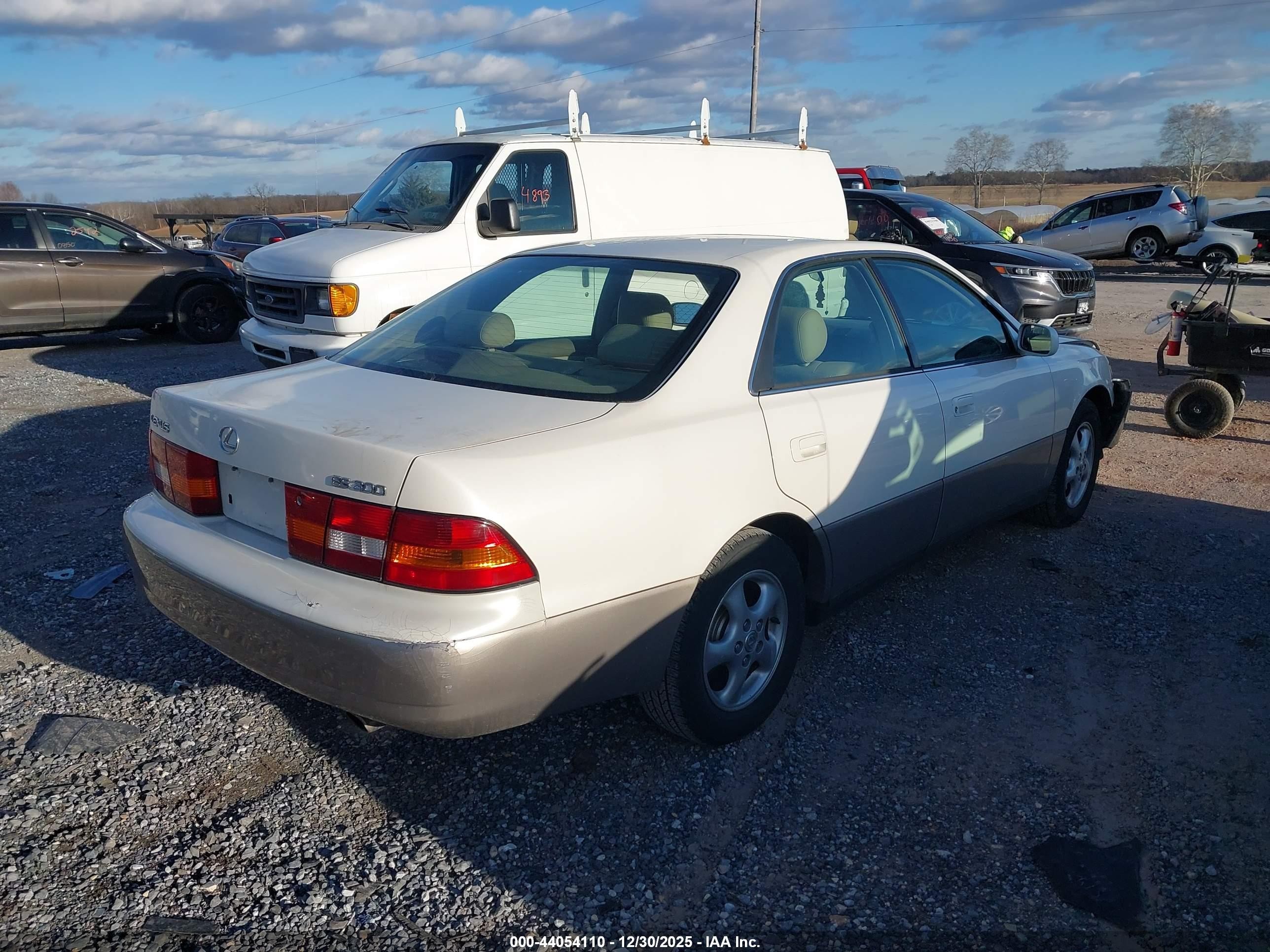1999 Lexus Es 300   White vin: JT8BF28G1X0224441