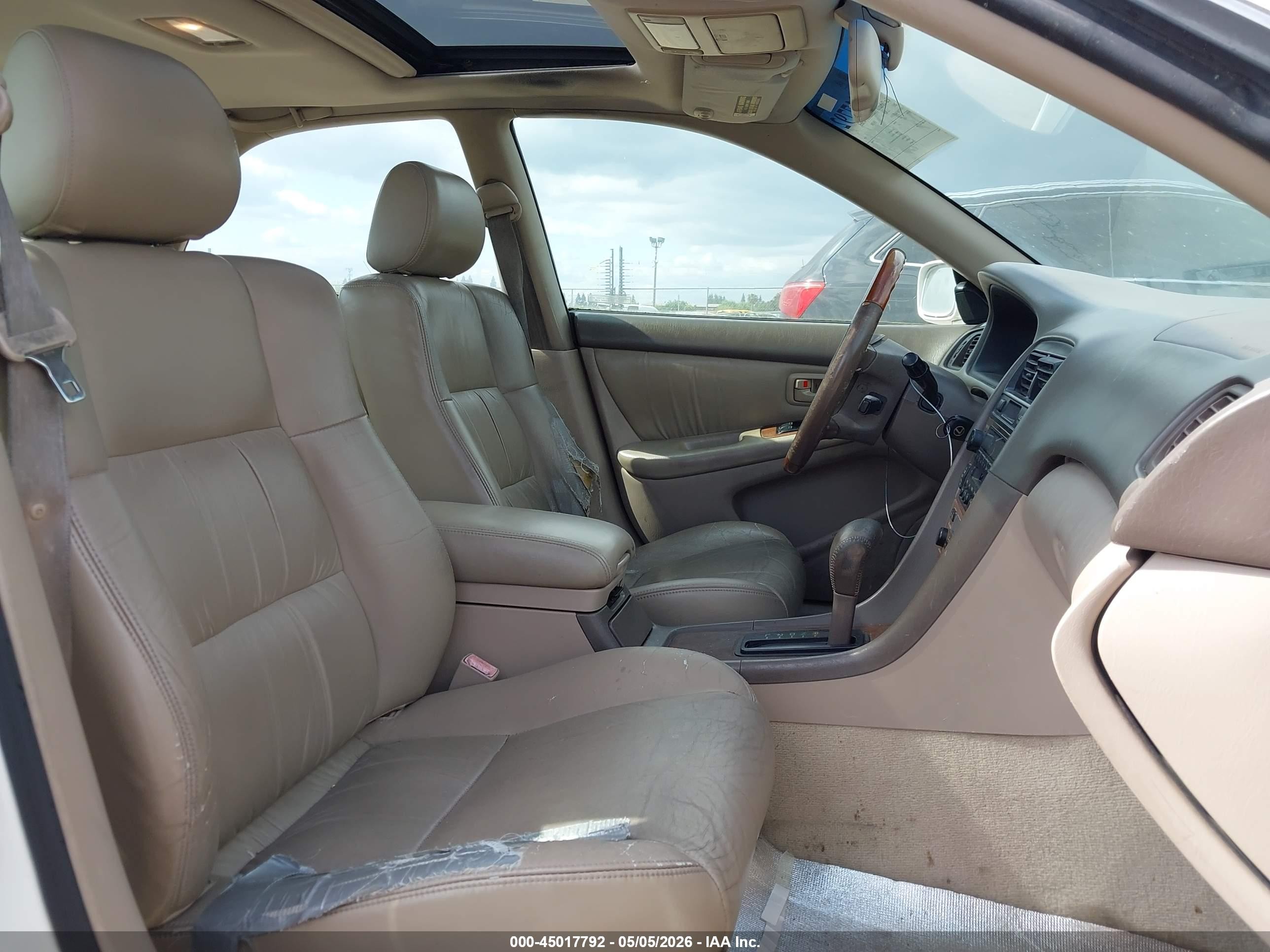 2001 Lexus Es 300   Белый vin: JT8BF28G210303141