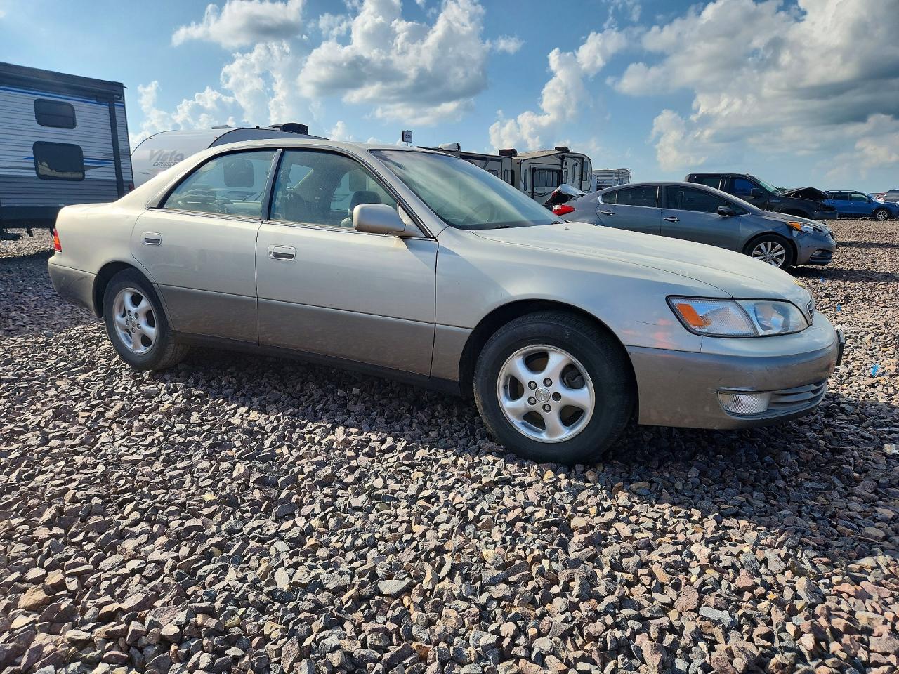 1999 Lexus Es Silver vin: JT8BF28G2X5058661