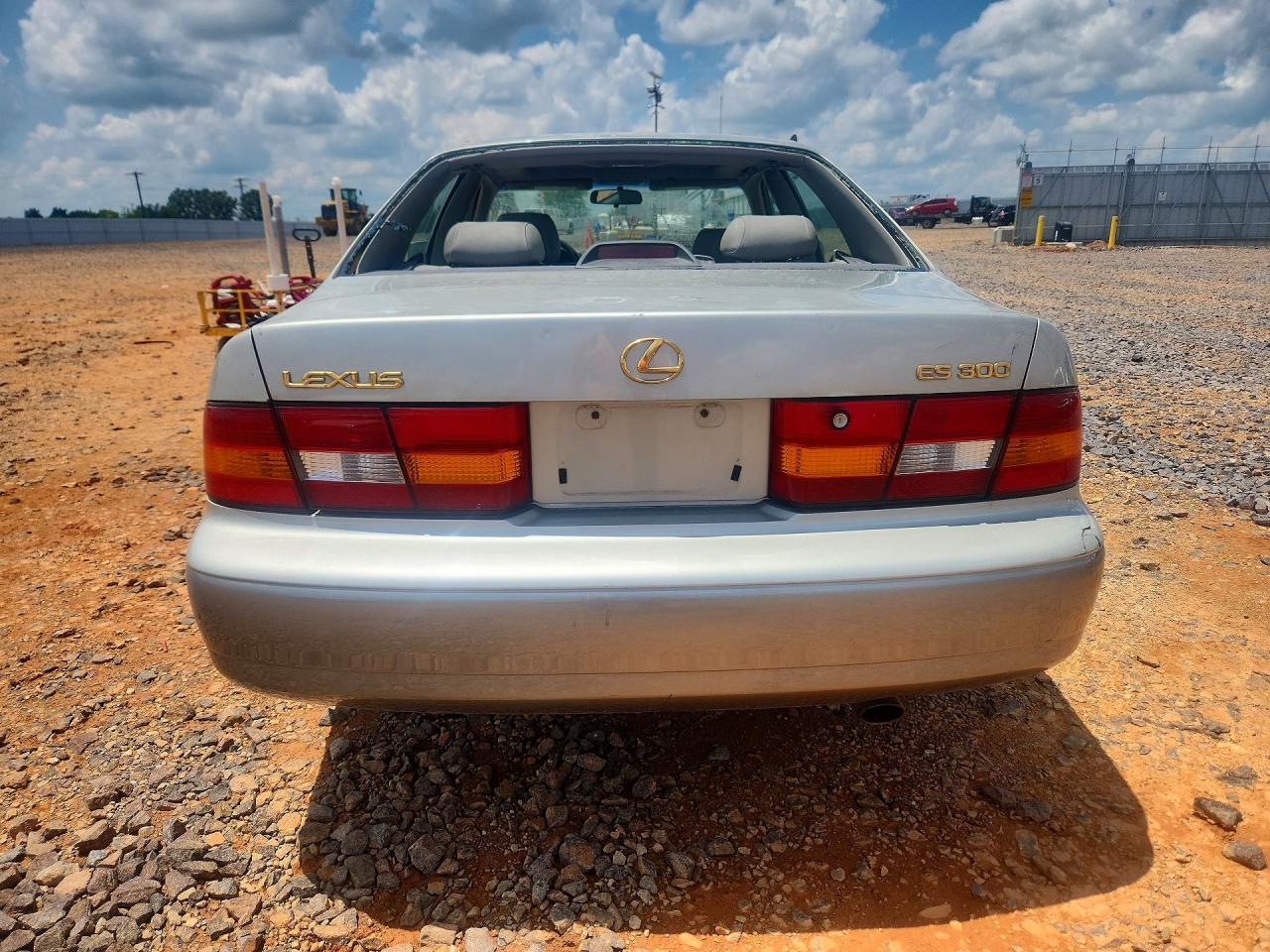 1999 Lexus Es 300 Silver vin: JT8BF28G2X5058661