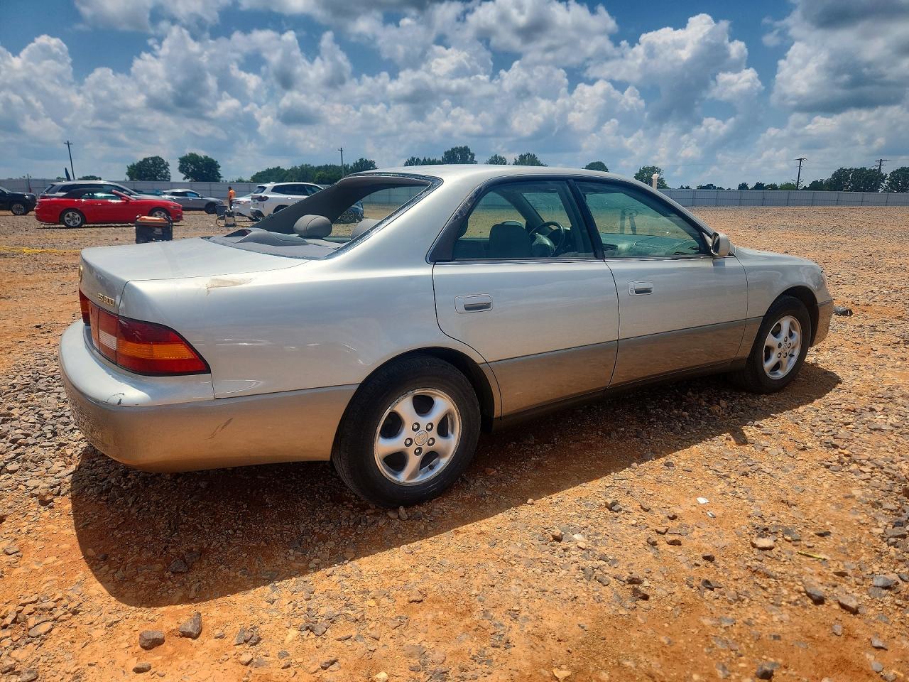 1999 Lexus Es 300 Silver vin: JT8BF28G2X5058661
