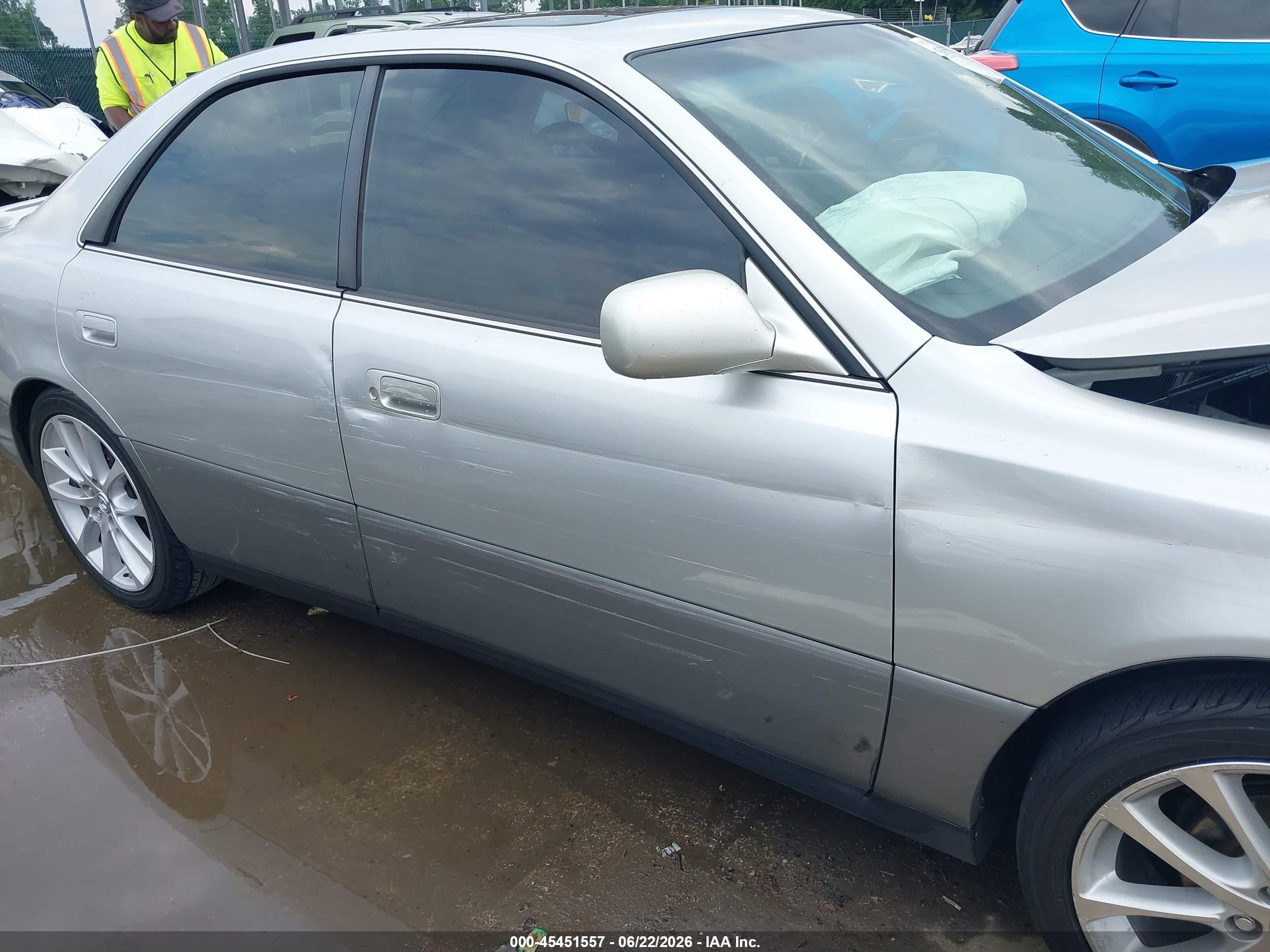 2000 Lexus Es 300   Серебряный vin: JT8BF28G2Y5075218