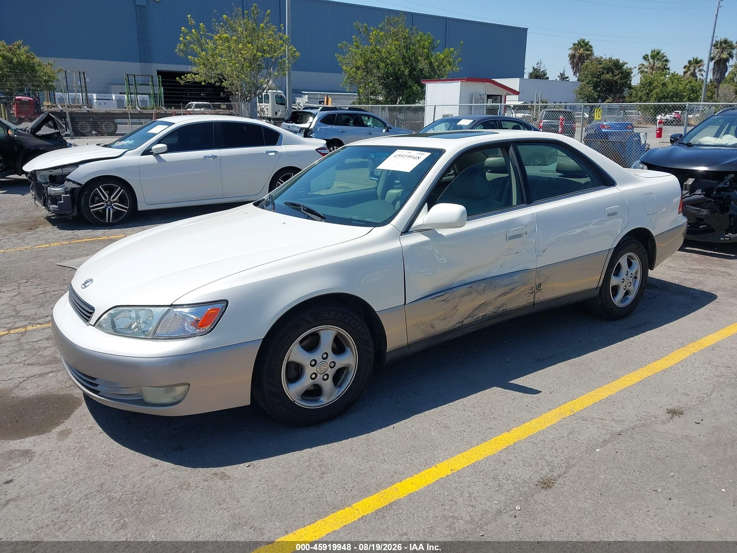 1999 Lexus Es 300   White vin: JT8BF28G3X5064369
