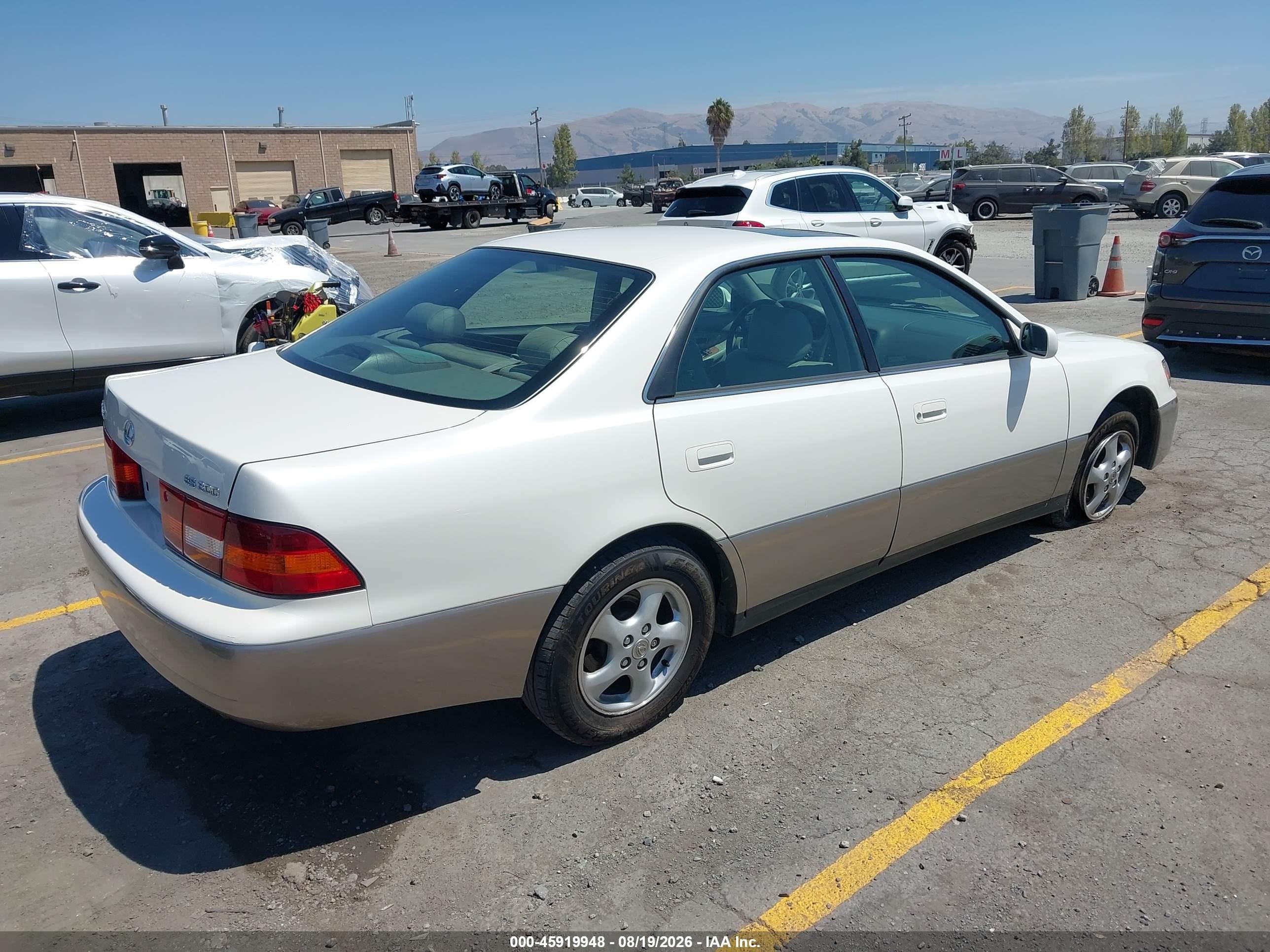 1999 Lexus Es 300   White vin: JT8BF28G3X5064369