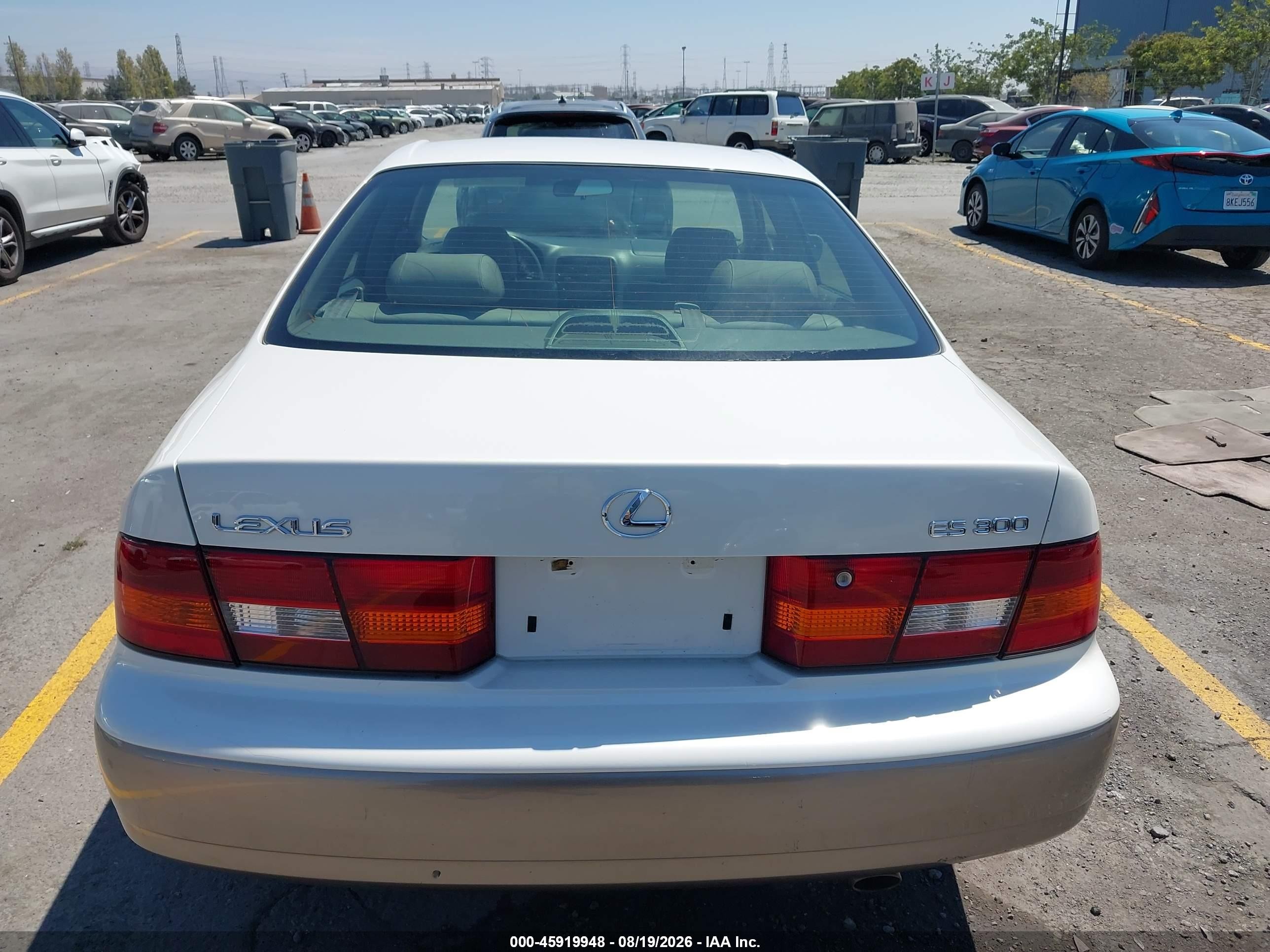 1999 Lexus Es 300   White vin: JT8BF28G3X5064369