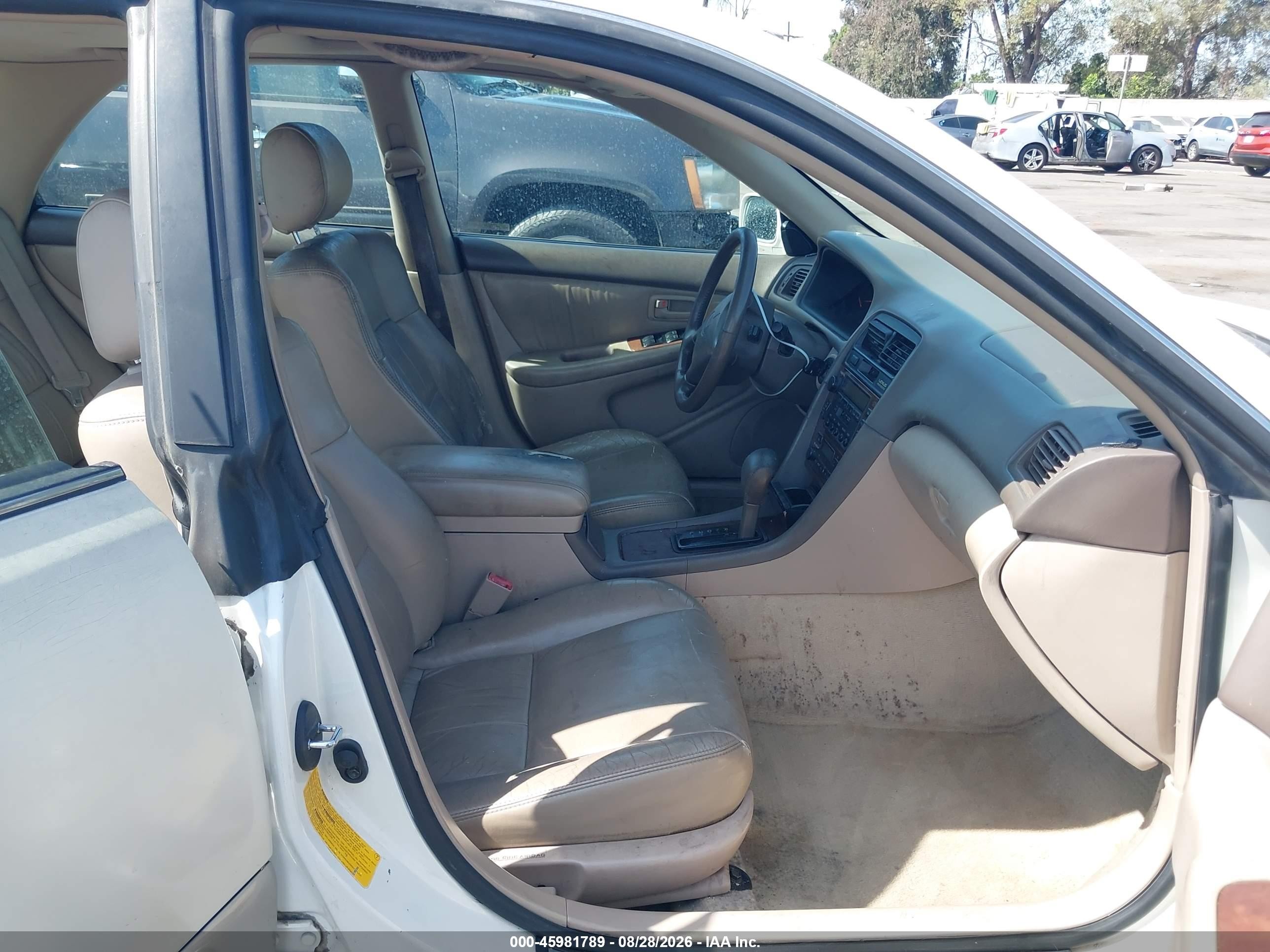 2001 Lexus Es 300   White vin: JT8BF28G415108967