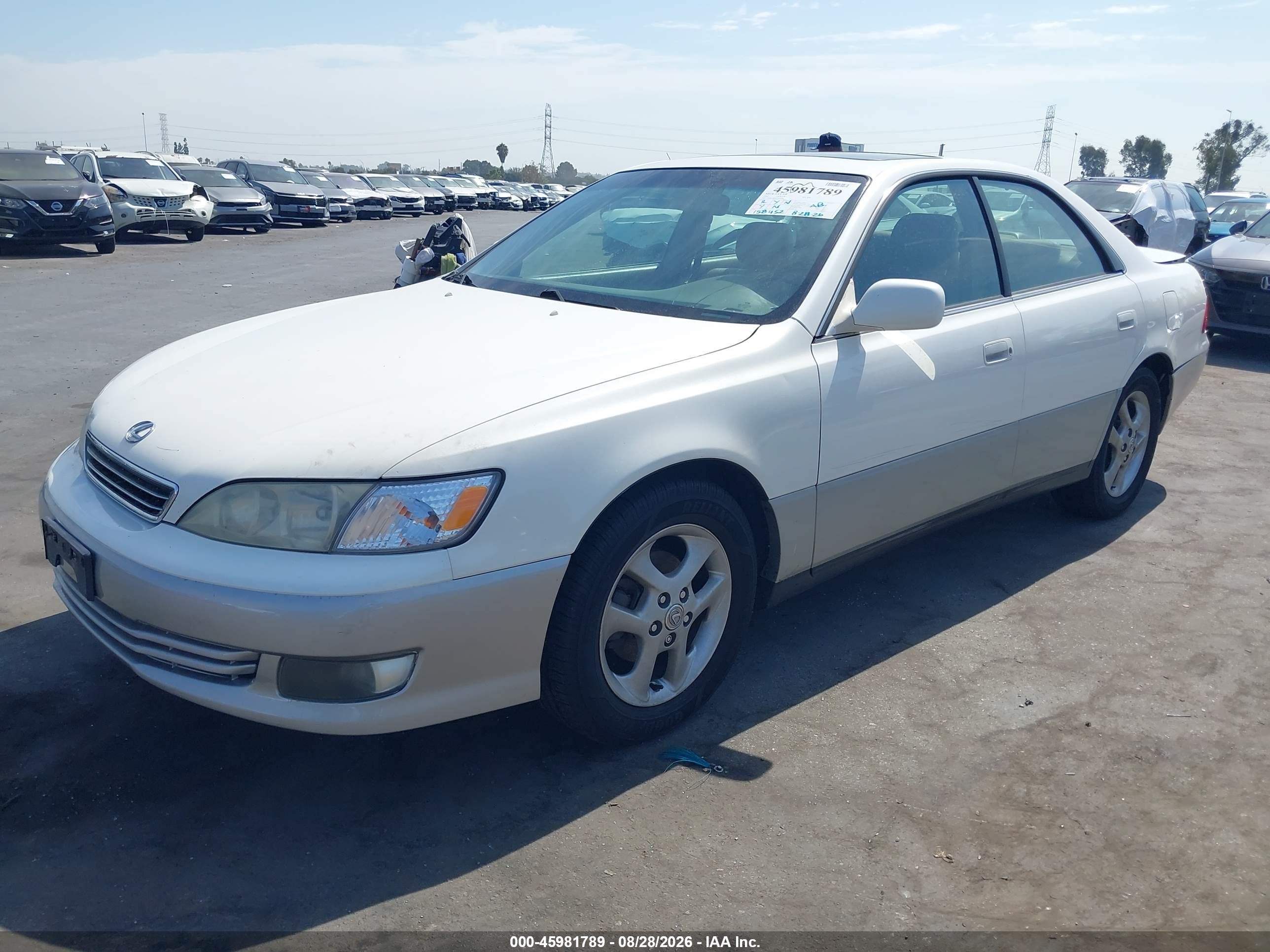 2001 Lexus Es 300   White vin: JT8BF28G415108967
