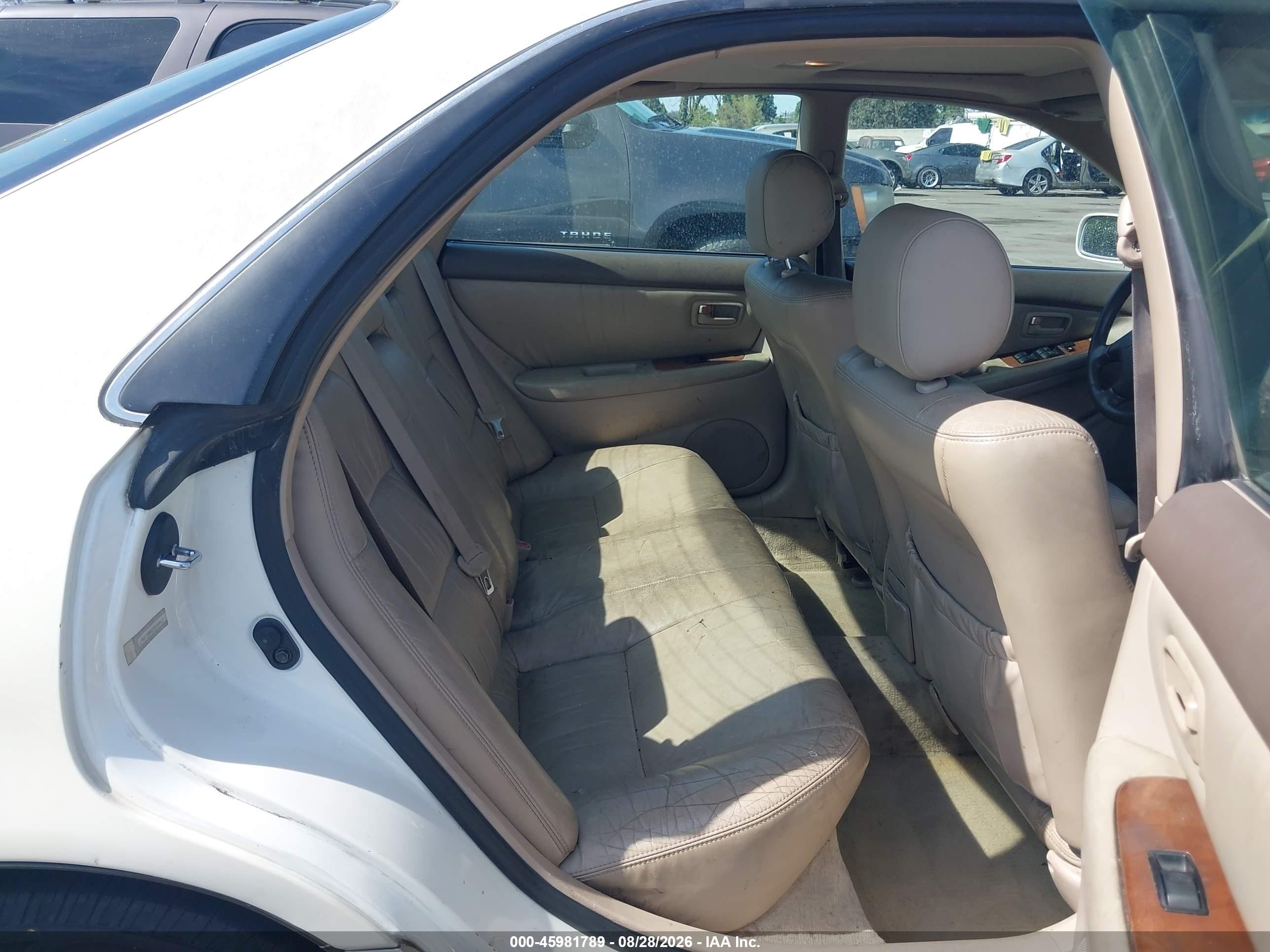 2001 Lexus Es 300   White vin: JT8BF28G415108967