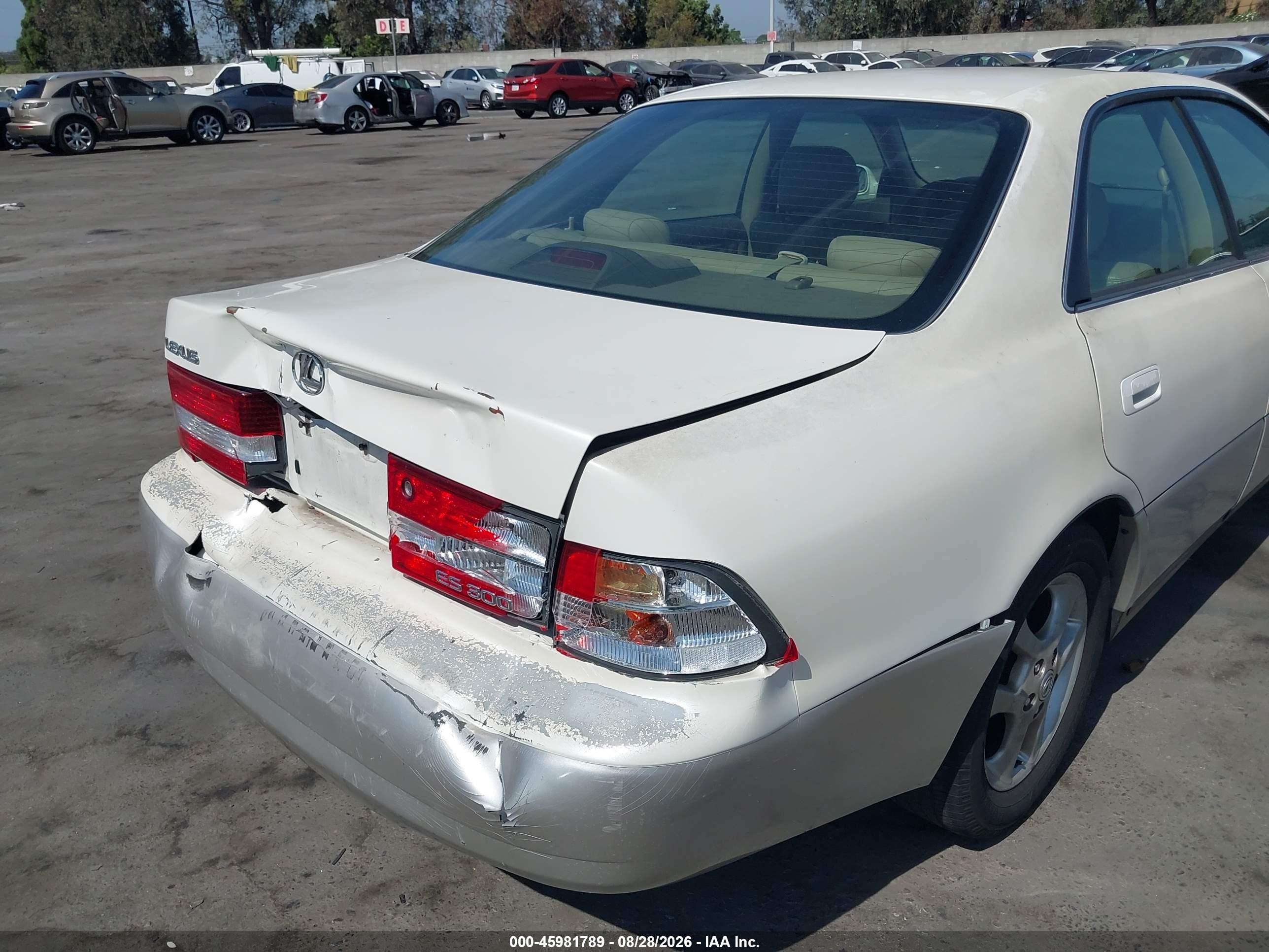 2001 Lexus Es 300   White vin: JT8BF28G415108967