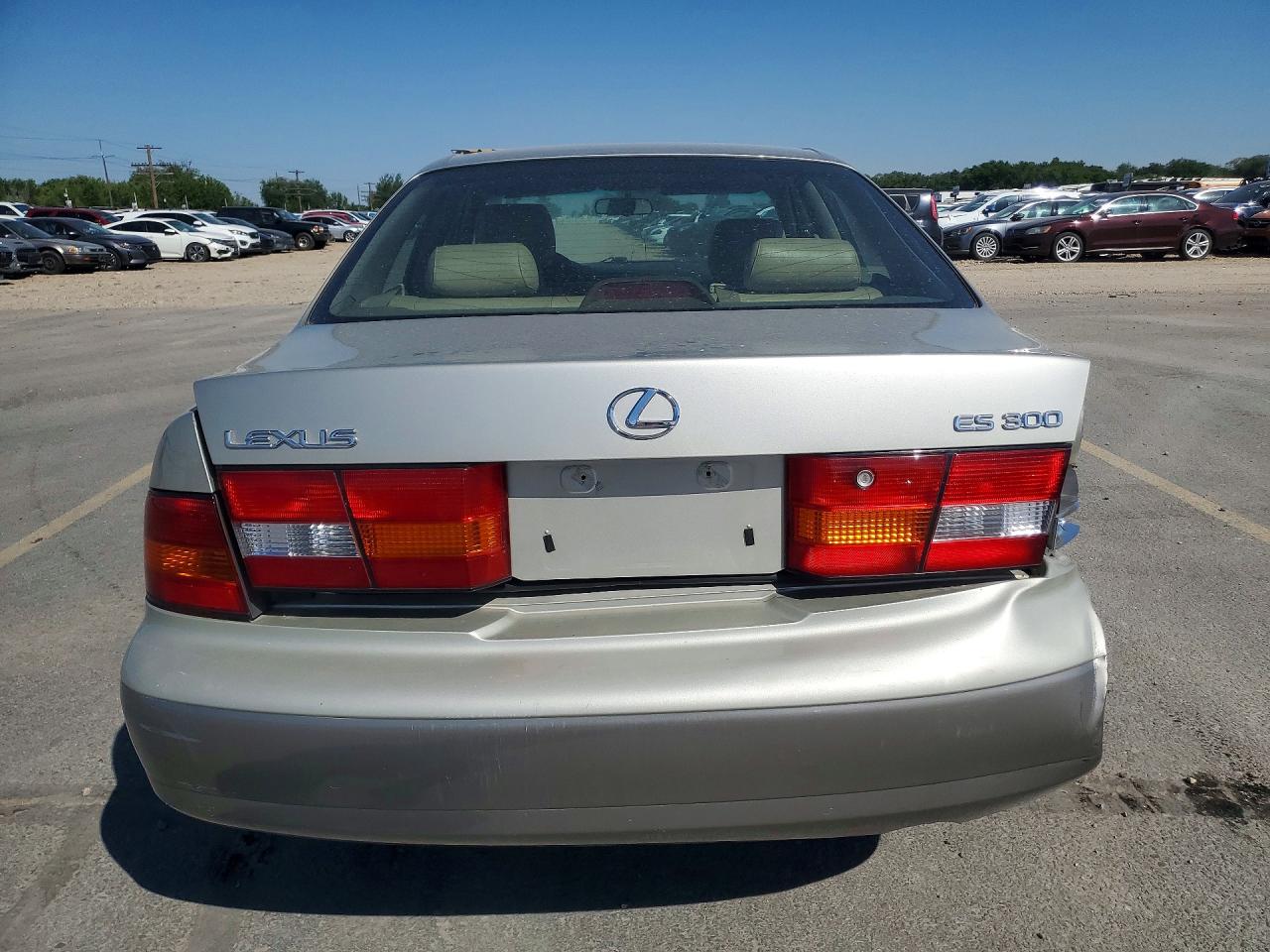 1998 Lexus Es 300 Silver vin: JT8BF28G4W5021416