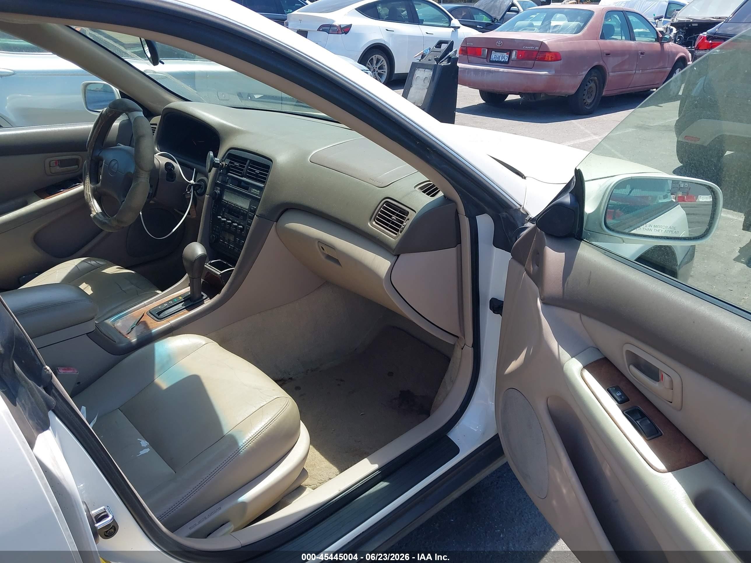 1998 Lexus Es 300 Белый vin: JT8BF28G4W5026681