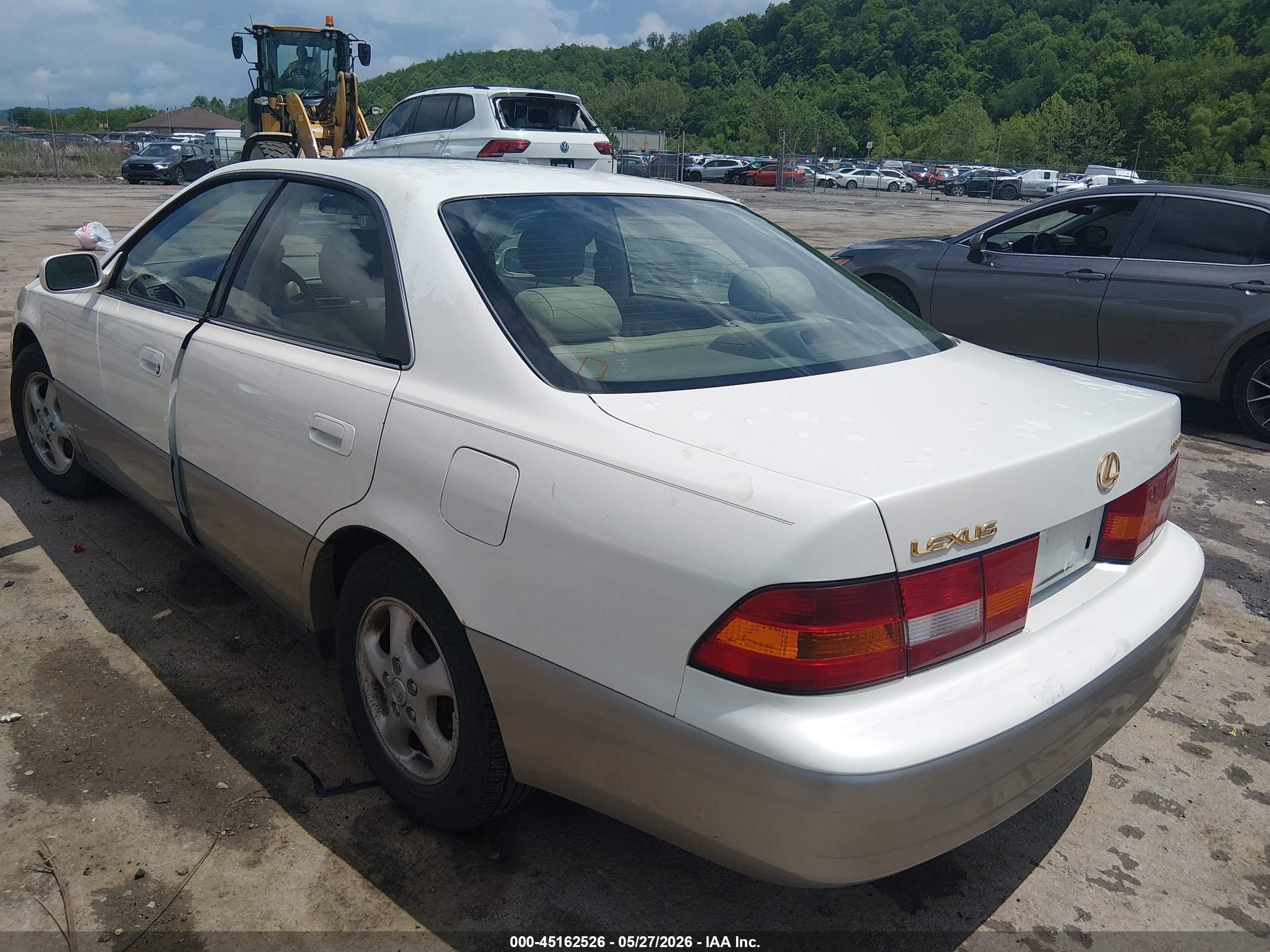 1998 Lexus Es 300   White vin: JT8BF28G4W5046784