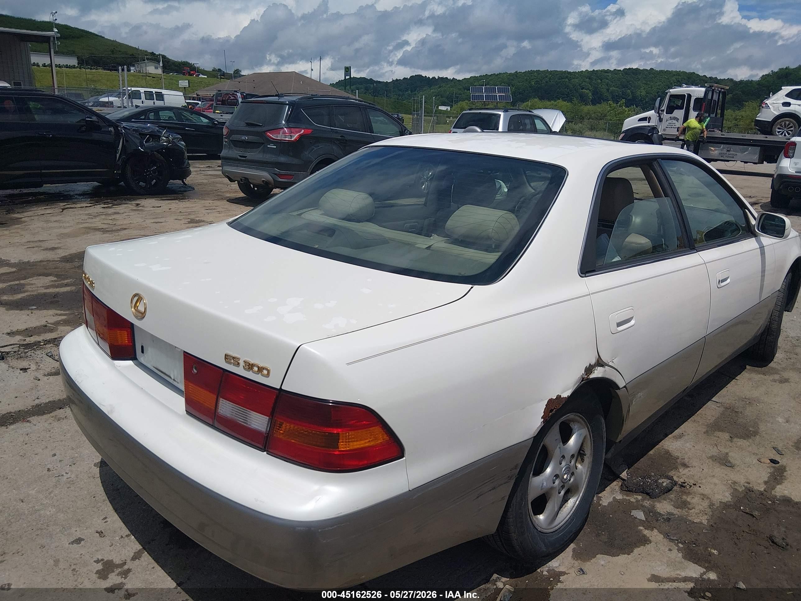 1998 Lexus Es 300   White vin: JT8BF28G4W5046784